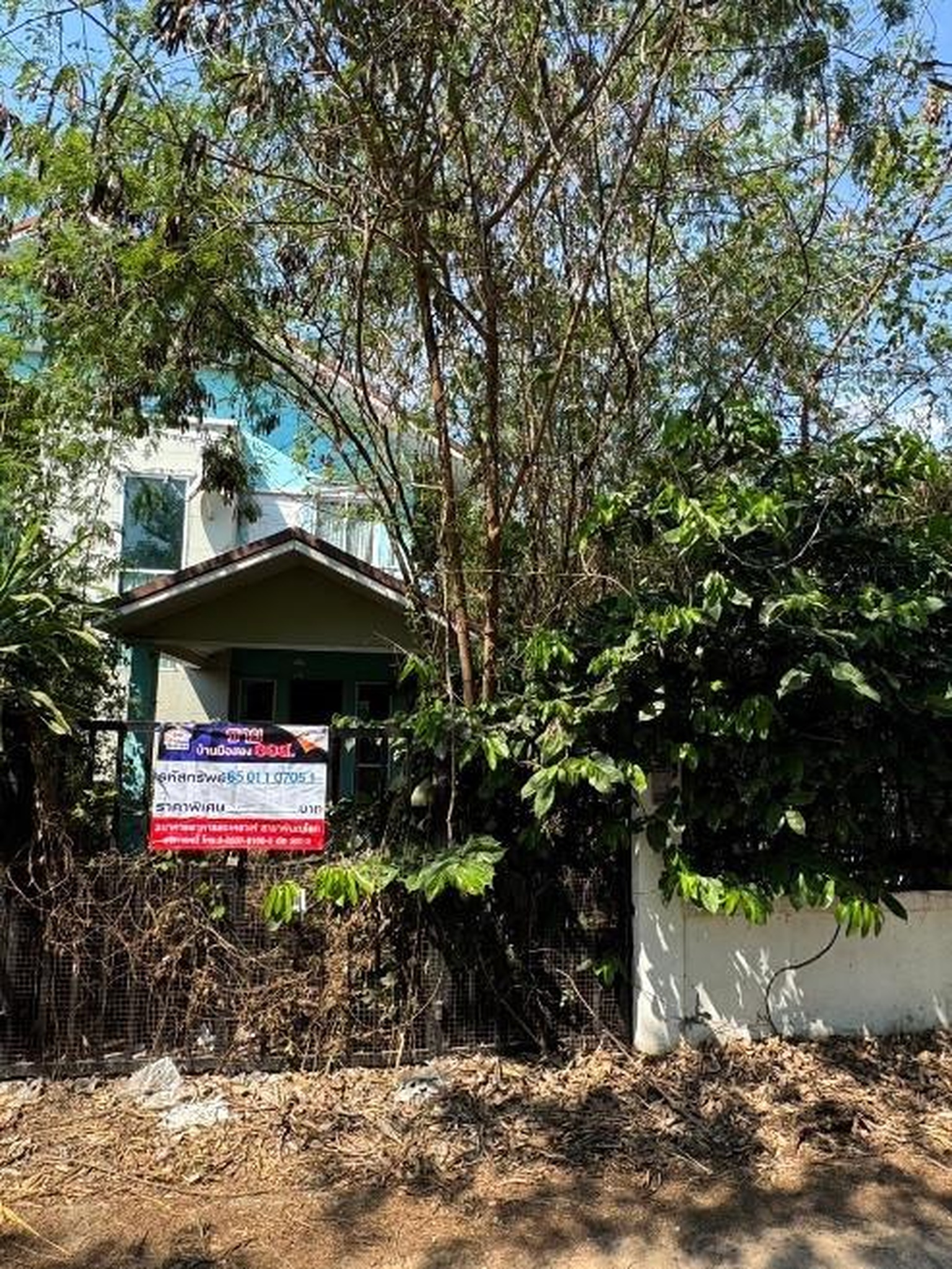 ทรัพย์สถาบันโดย GHB บ้านแฝด ซอยอยู่เจริญ ซอย 6 ถนนอยู่เจริญ