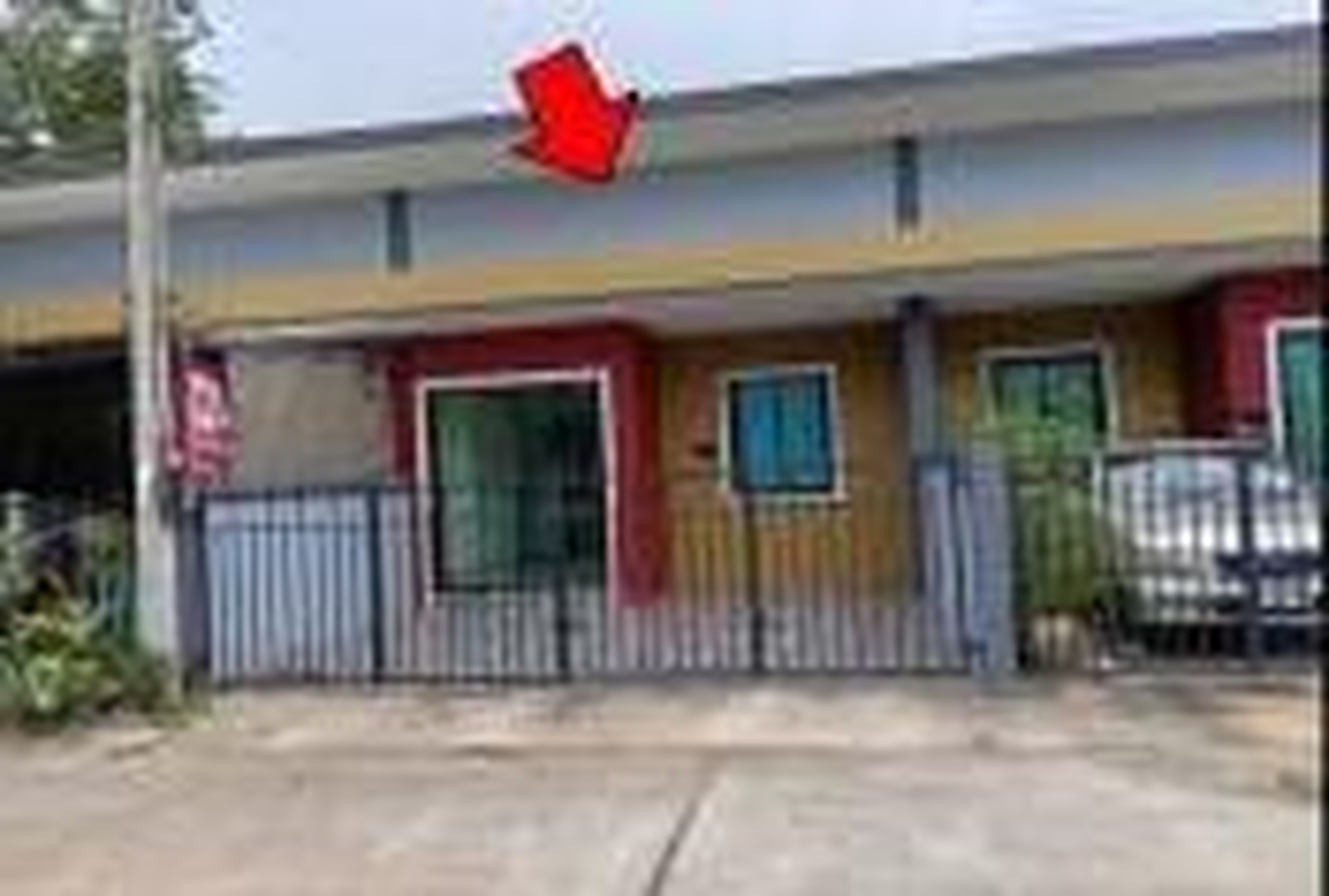 ทรัพย์สถาบันโดย GHB ทาวน์เฮาส์ ถนนเทศบาล 49