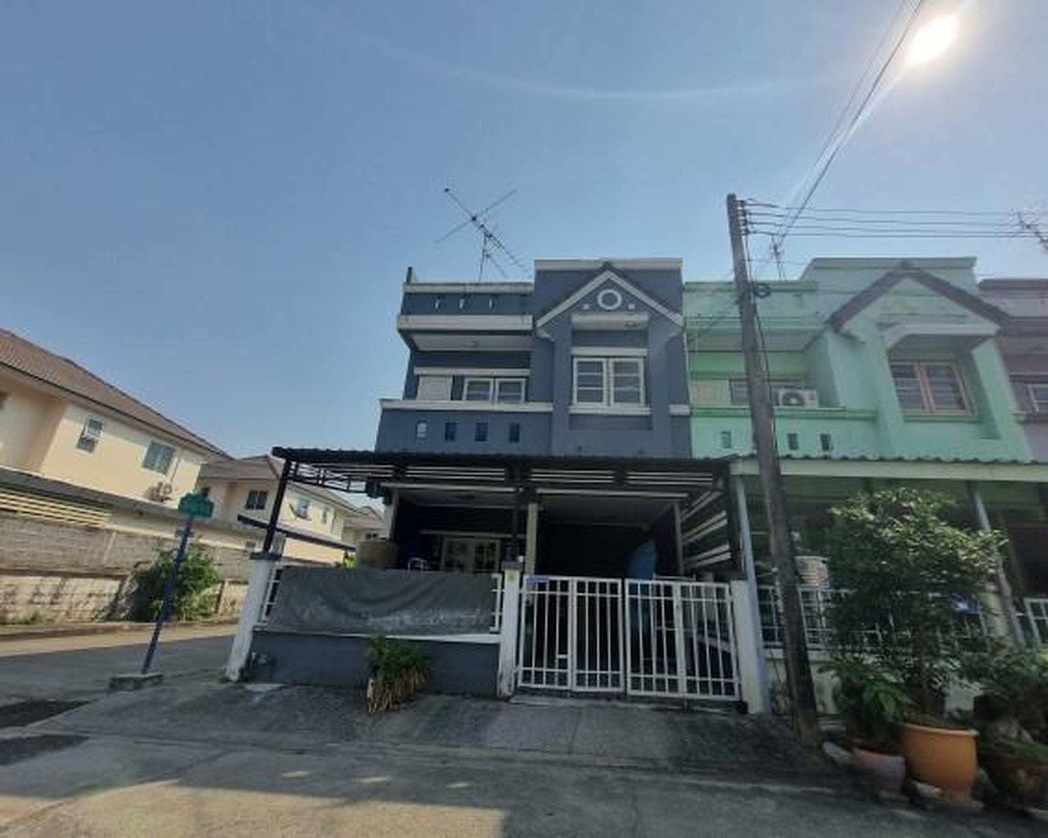 ทรัพย์สถาบันโดย GHB ทาวน์เฮาส์ บ้านฟ้ารังสิต