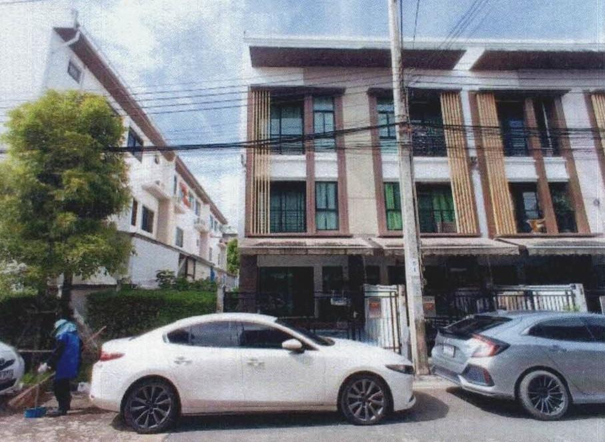 ทรัพย์สถาบันโดย GHB ทาวน์เฮาส์ บ้านกลางเมืองกัลปพฤกษ์