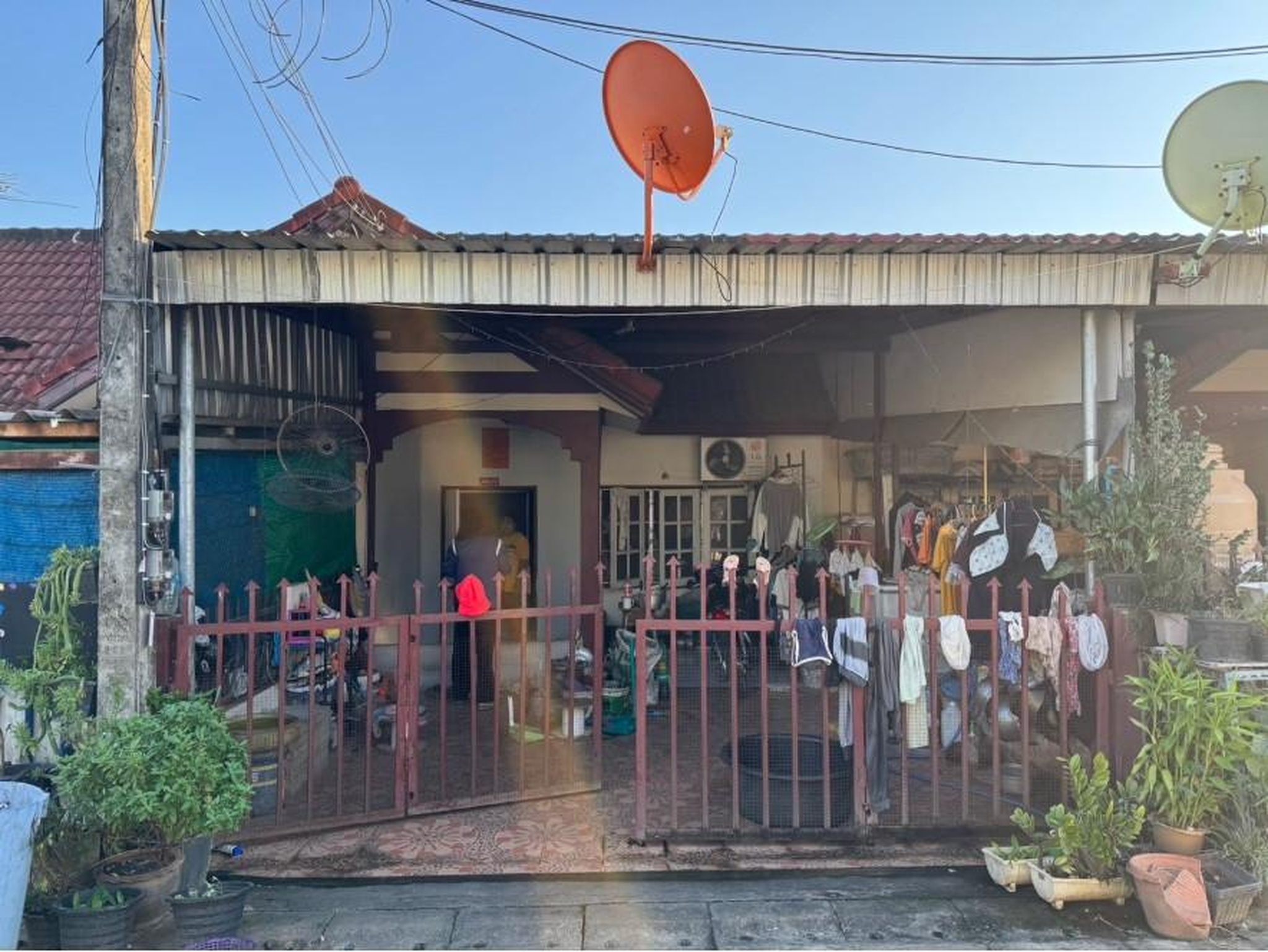 ทรัพย์สถาบันโดย GHB ทาวน์เฮาส์ ซอยพระลือ ซ.1 ถนนสีหราชเดโชชัย