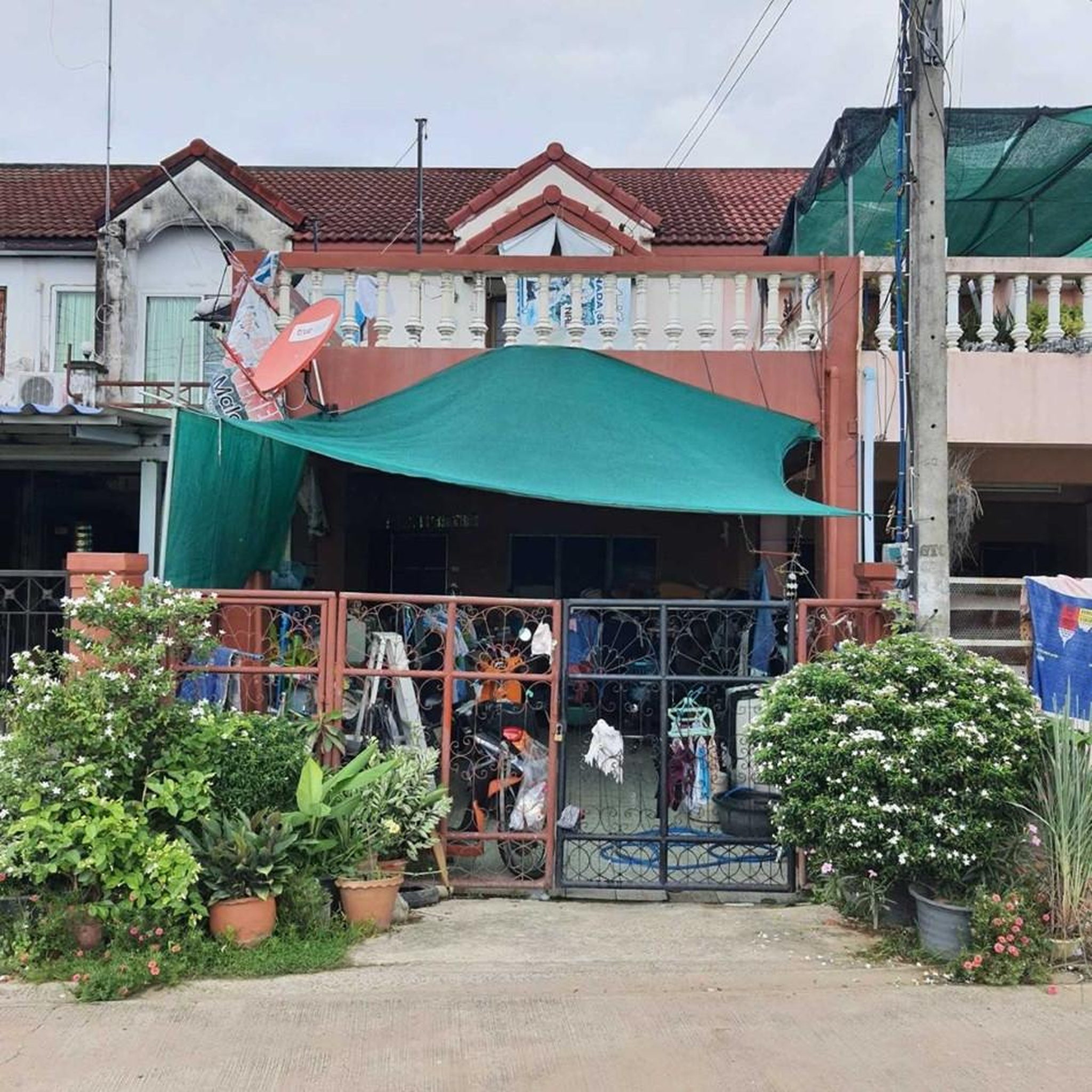 ทรัพย์สถาบันโดย GHB ทาวน์เฮาส์ ซอยหลังวัดอรัญญิก ถนนศรีคชคง