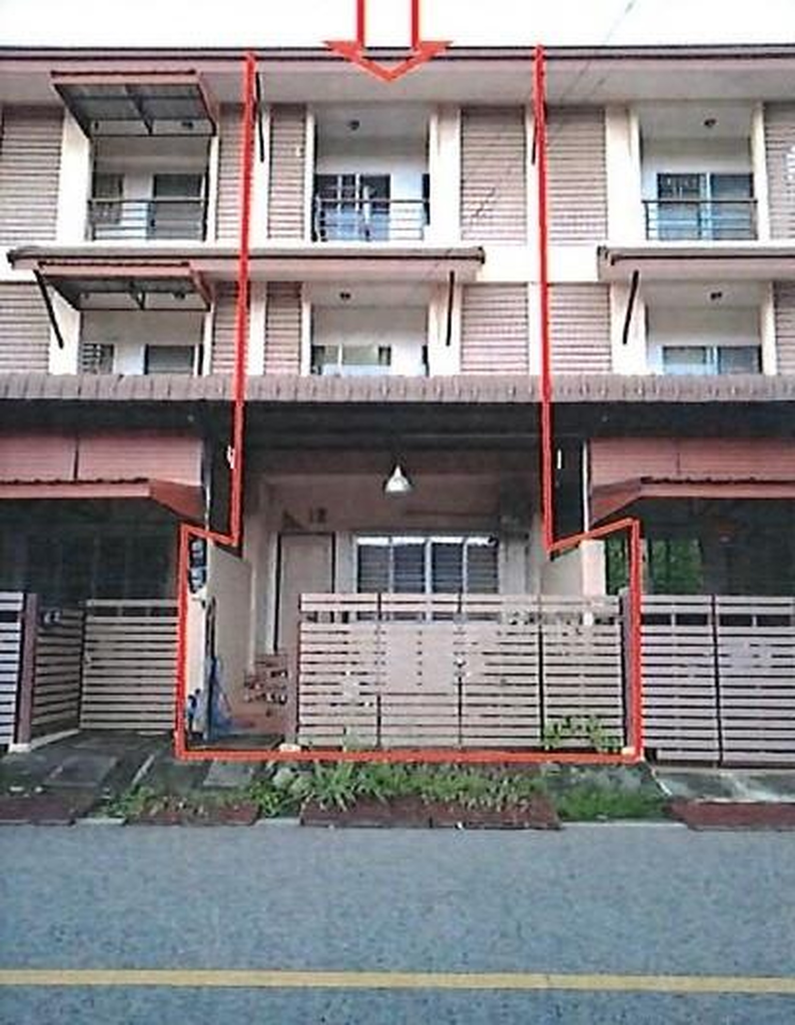 ทรัพย์สถาบันโดย GHB ทาวน์เฮาส์ ถนนกาญจนวนิช (ทล.4)
