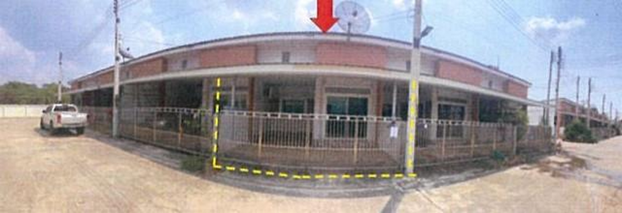 ทรัพย์สถาบันโดย GHB ทาวน์เฮาส์ ถนนทล.3551