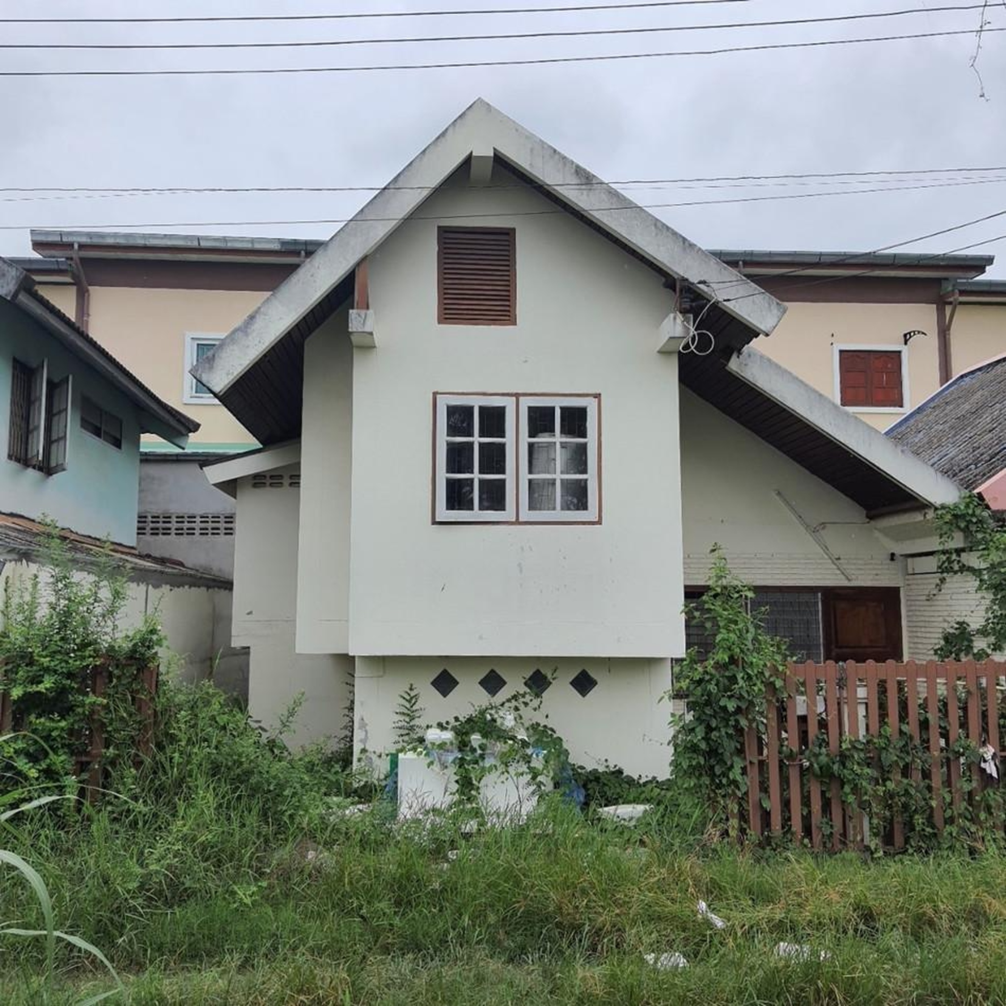 ทรัพย์สถาบันโดย GHB บ้านแฝด ถนนบุงพระจันทร์