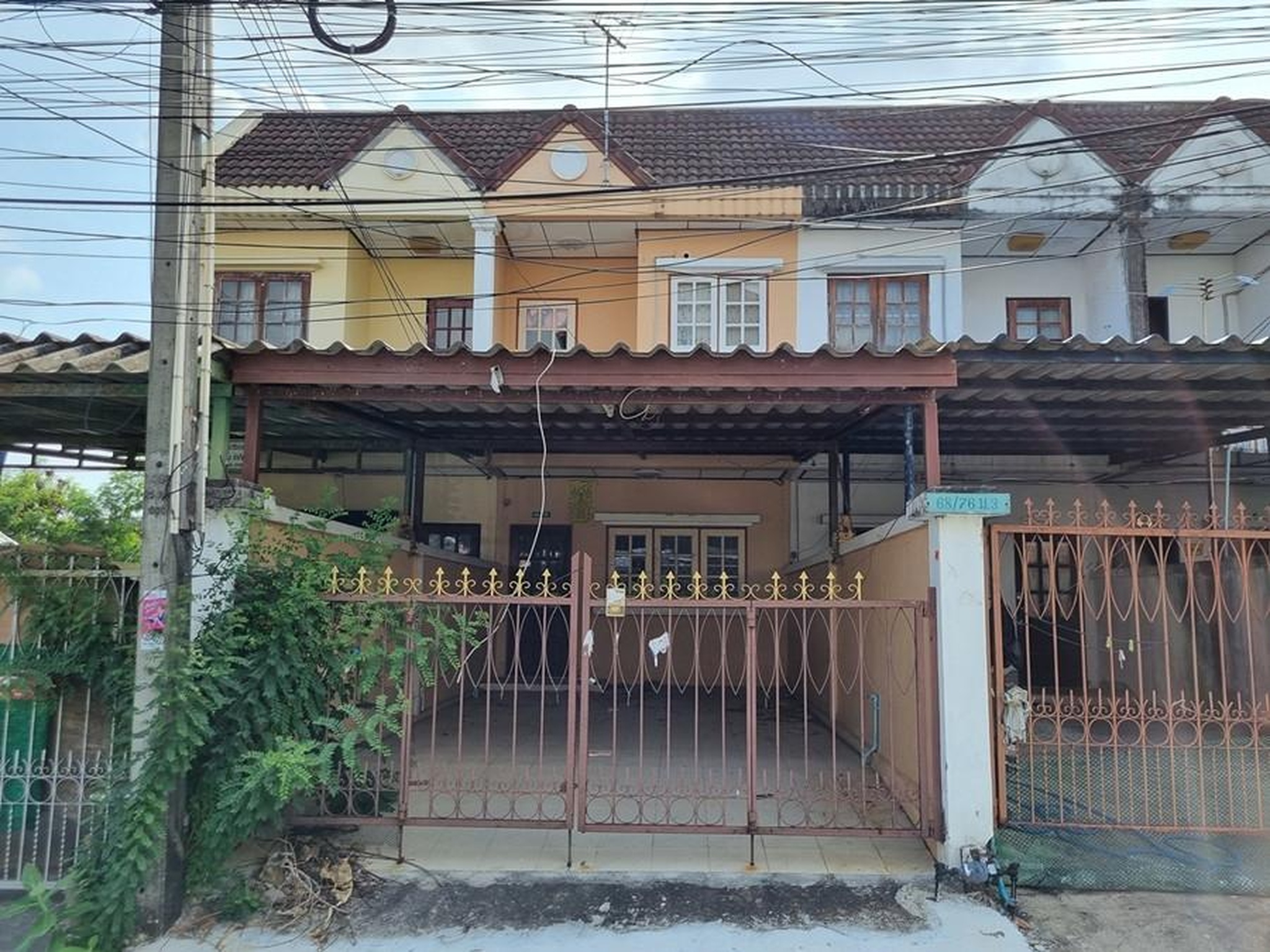 ทรัพย์สถาบันโดย GHB ทาวน์เฮาส์ ซอยถนนเทศบาล 220 ถนนสุขุมวิท (ทล.3)