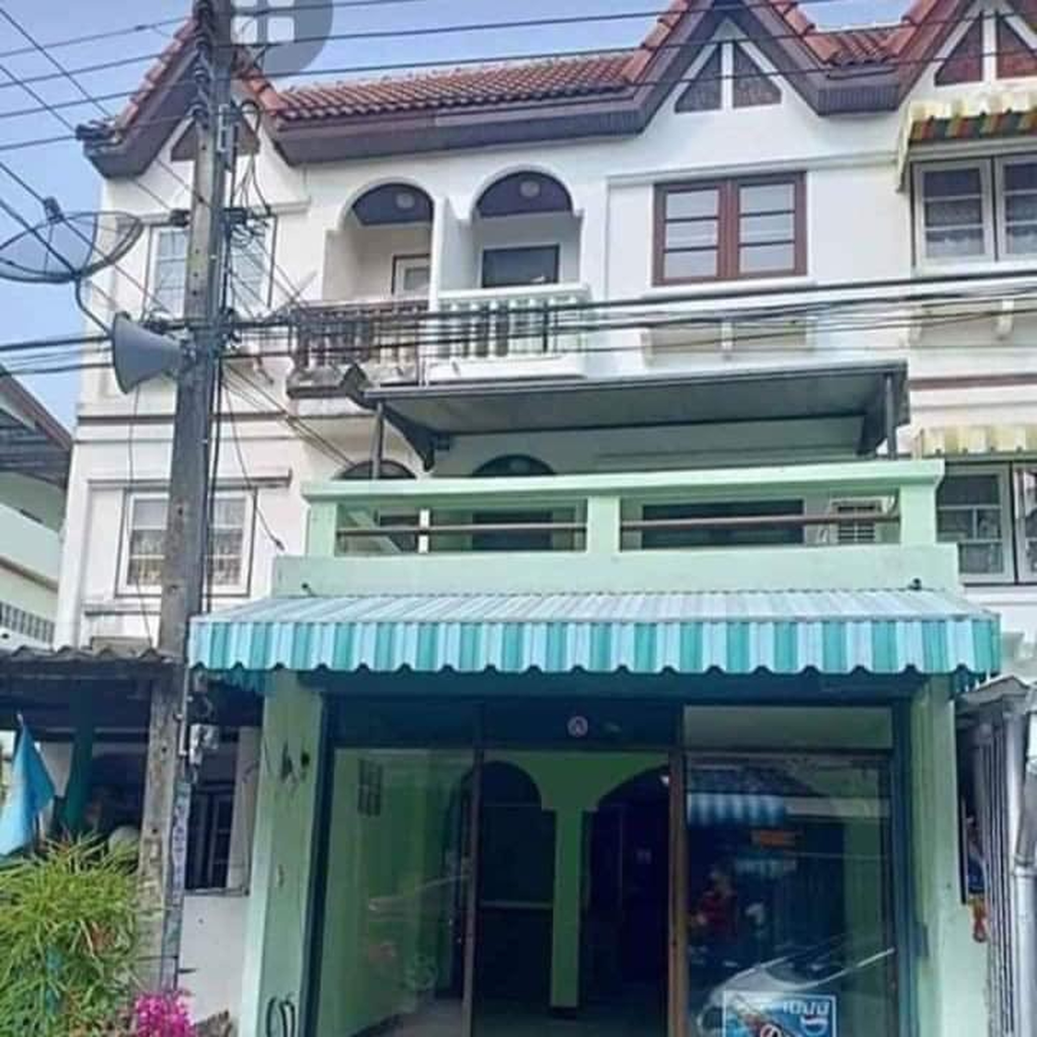 ทรัพย์สถาบันโดย GHB ทาวน์เฮาส์ ซอยศรีด่าน 22 ถนนศรีนครินทร์