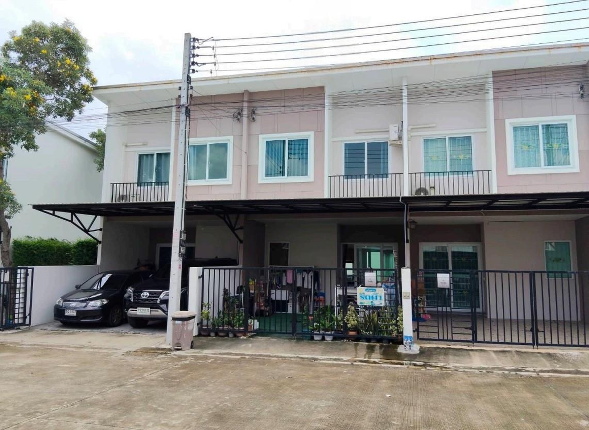 ทรัพย์สถาบันโดย GHB ทาวน์เฮาส์ เบล็สซิตี้พาร์ครังสิต-คลอง 3