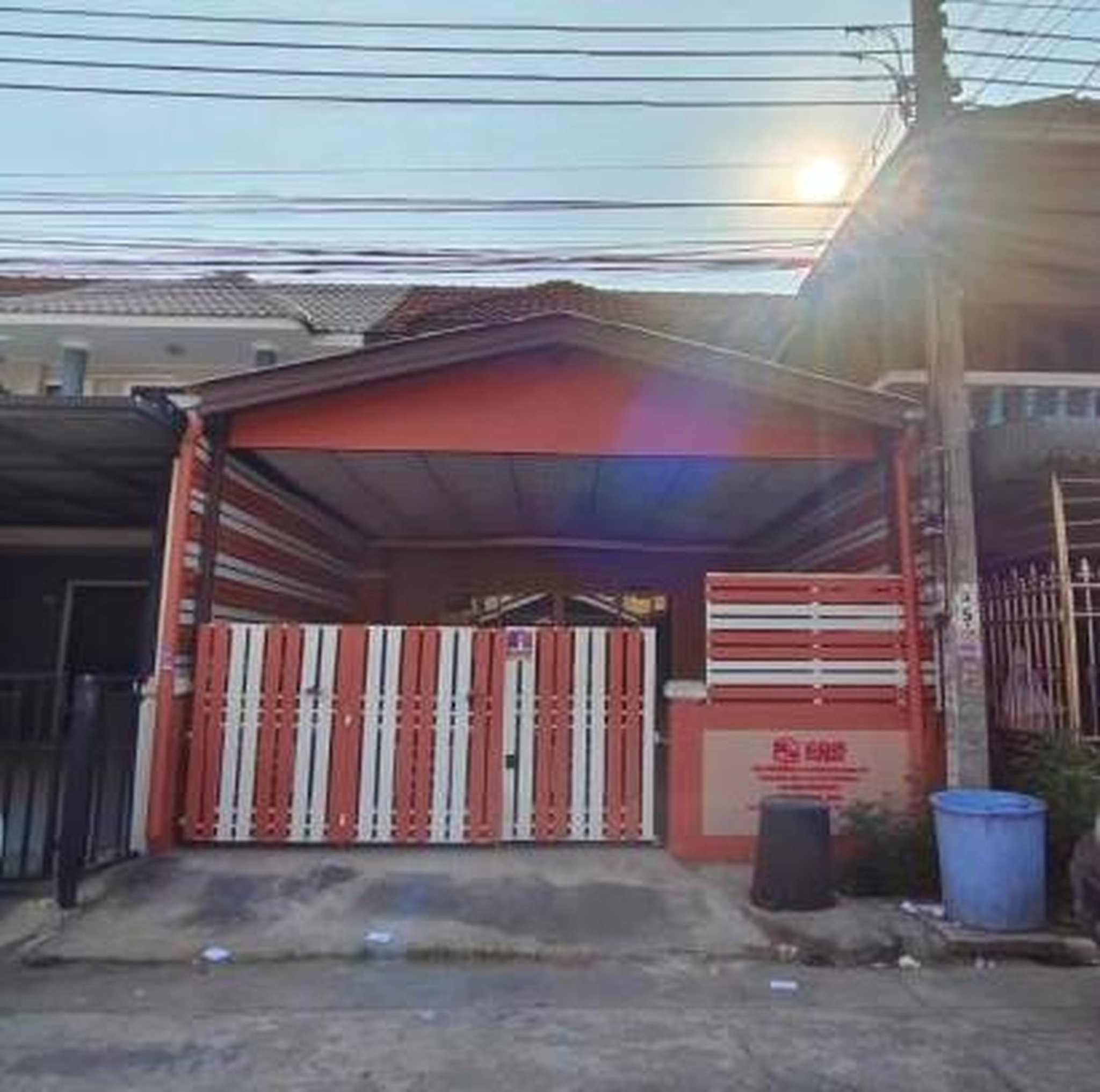 ทรัพย์สถาบันโดย GHB ทาวน์เฮาส์ ซอยม.บัวทอง4(ซ.2/8) ถนนบ้านกล้วย-ไทรน้อย