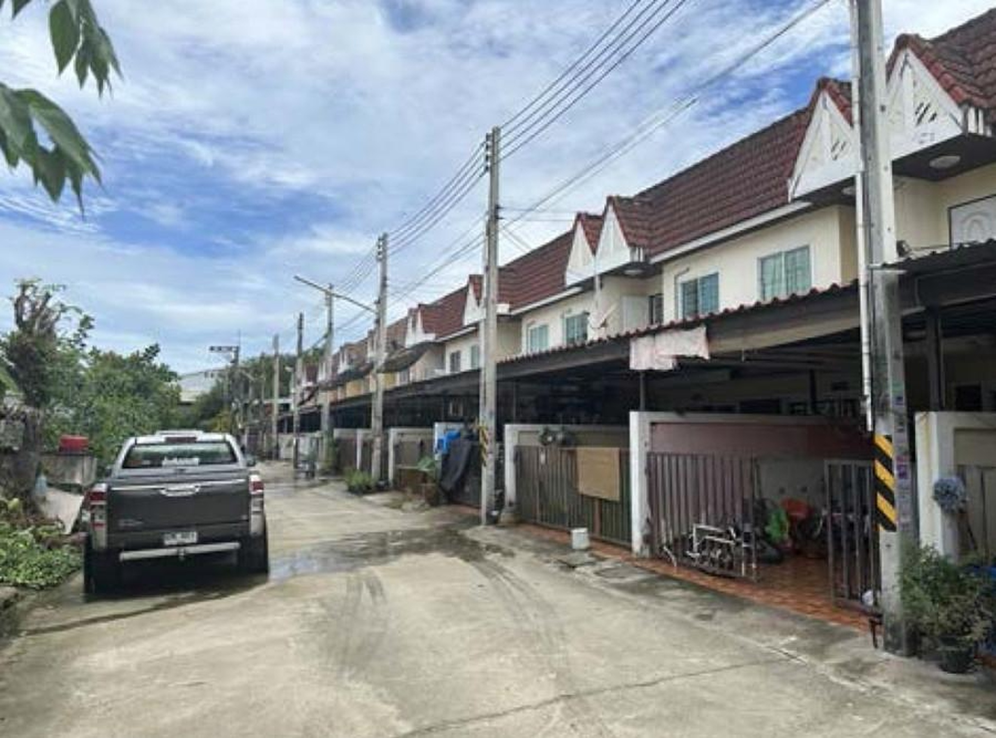 ทรัพย์สถาบันโดย GHB ทาวน์เฮาส์ ซอยชุมชนบึงล่าง ซ.1/ซ.ไ ถนนอ่าวอุดม-ปากร่วม (ชบ