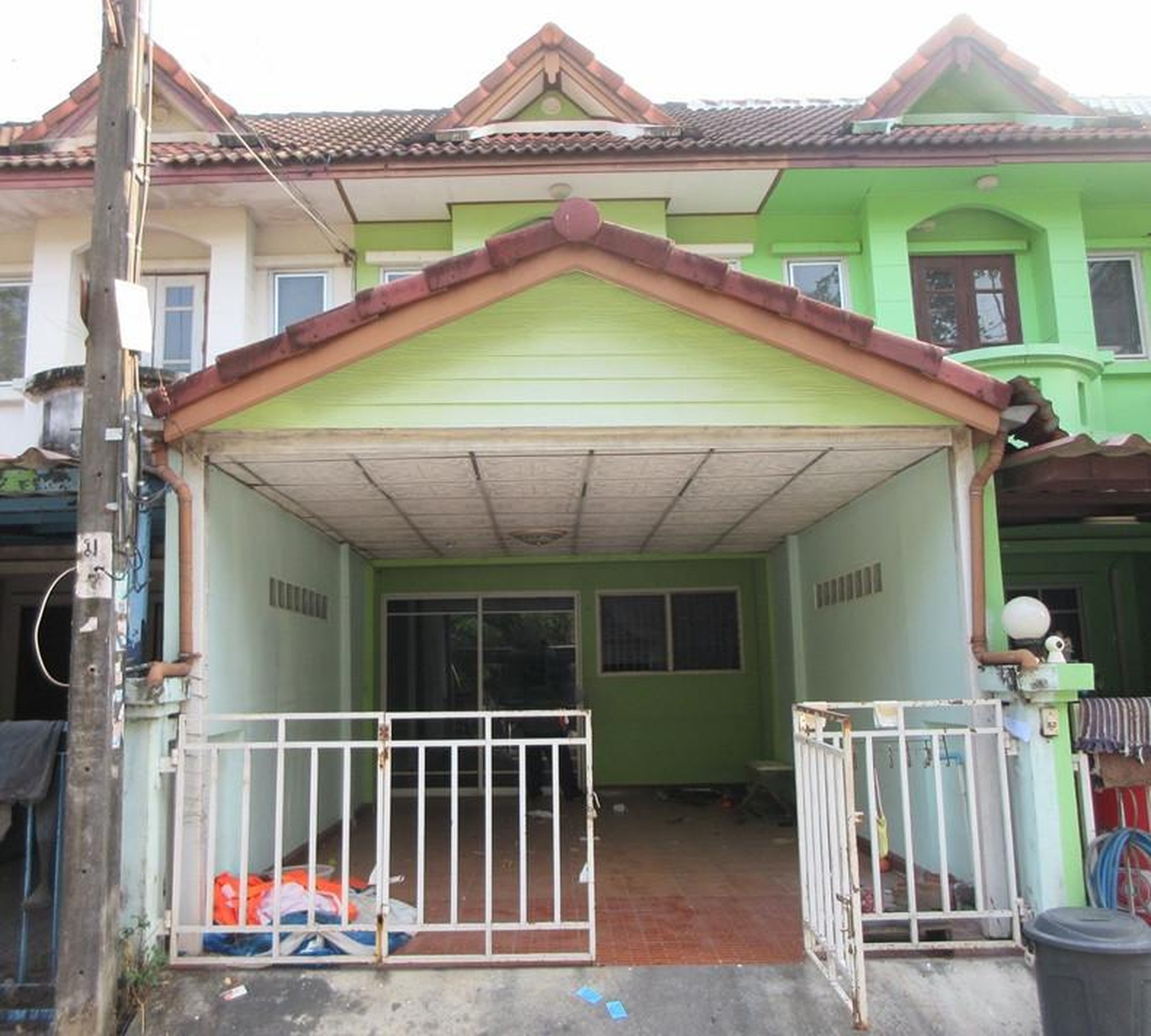 ทรัพย์สถาบันโดย GHB ทาวน์เฮาส์ เมืองประชา