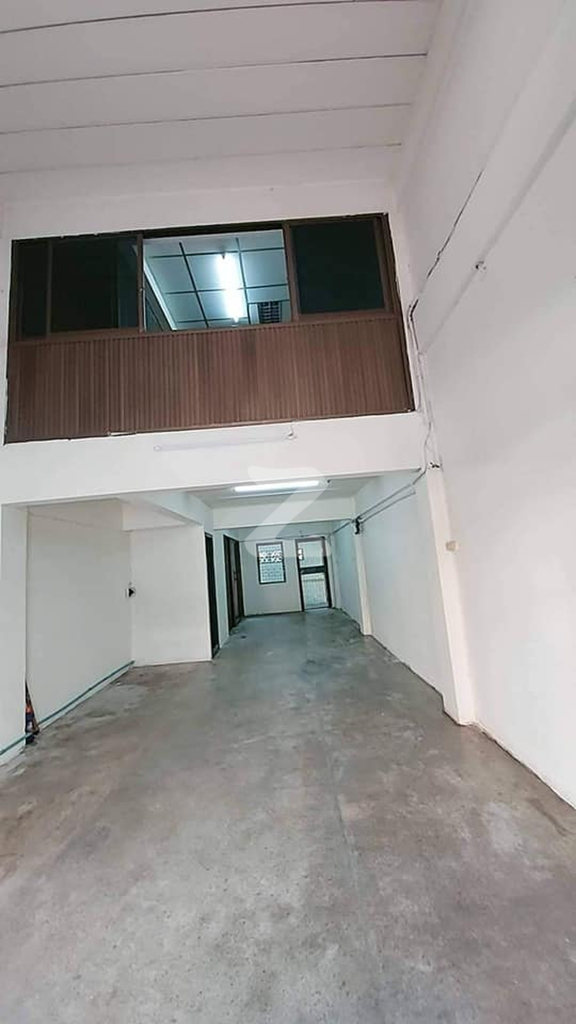 📣 🏬 ลดแล้ว เจ้าของขายเอง ขายอาคารพาณิชย์ 3 ชั้นครึ่ง หมู่บ้าน จิตตกาญจน์  ราคา  ขายต่ำกว่าราคาประ เมิน แบงค์ ทำเลค้าขาย 2750000 ราคาคุยกันได้เจ้าของ : เจ้าของขายเอง (งดรับนายหน้า)
