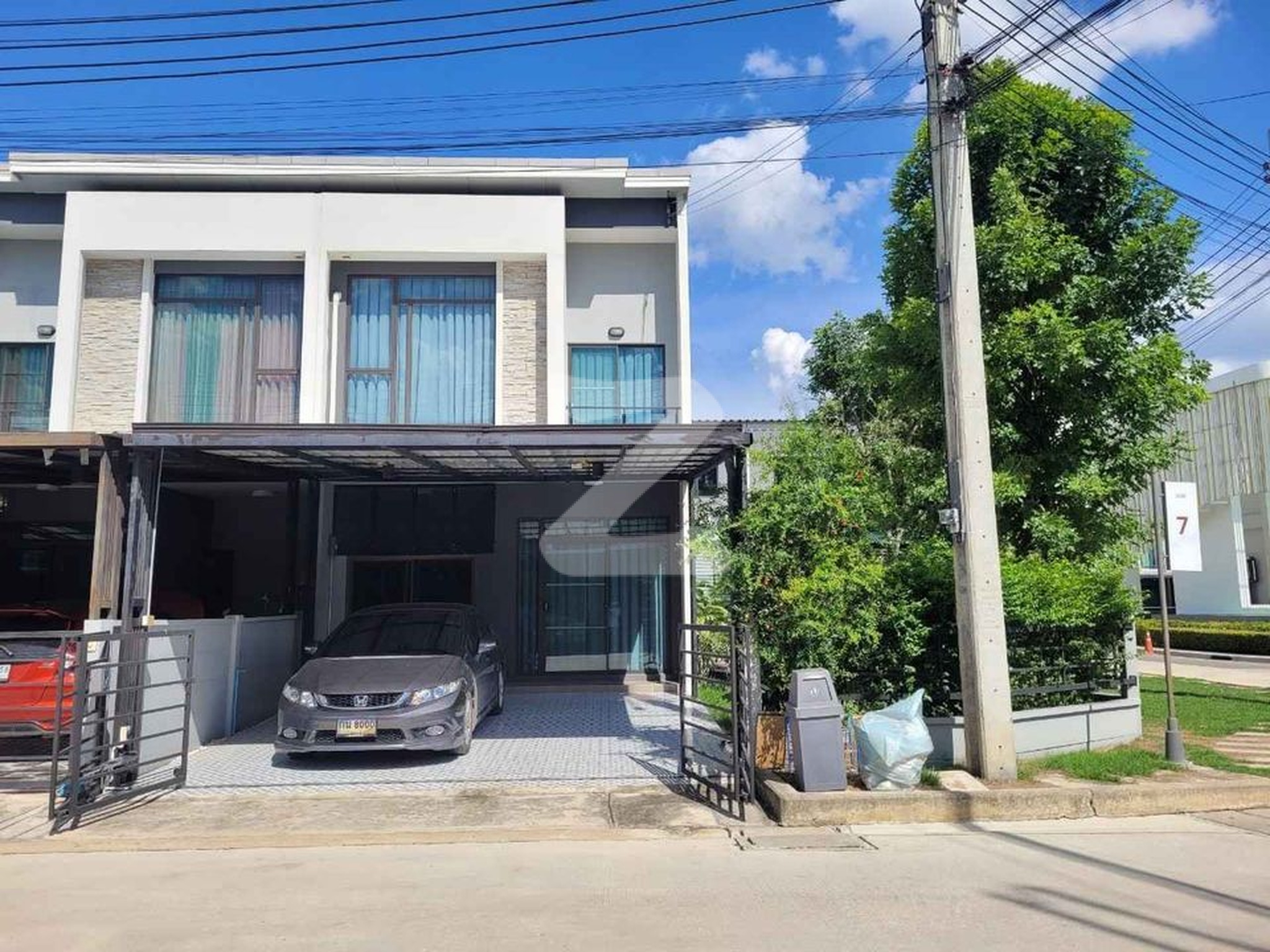 โครงการ Pleno รามอินทรา-วงแหวน สภาพดีมาก หลังมุม ต่อเติมหลังคาโรงรถแล้ว ต่อเติมโซนซักผ้าหลังบ้านแล้ว มีครัวภายในให้แล้ว  : เจ้าของให้เช่าเอง (งดรับนายหน้า)