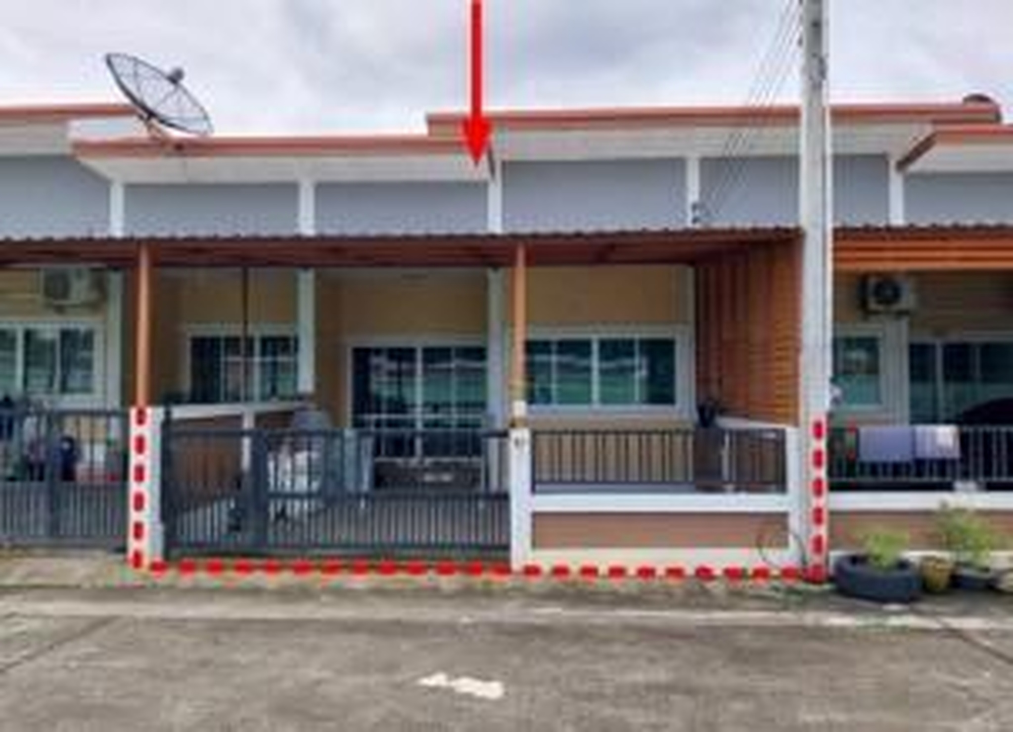 ทรัพย์สถาบันโดย GHB ทาวน์เฮาส์ ถนนบ้านบึง-บ้านค่าย