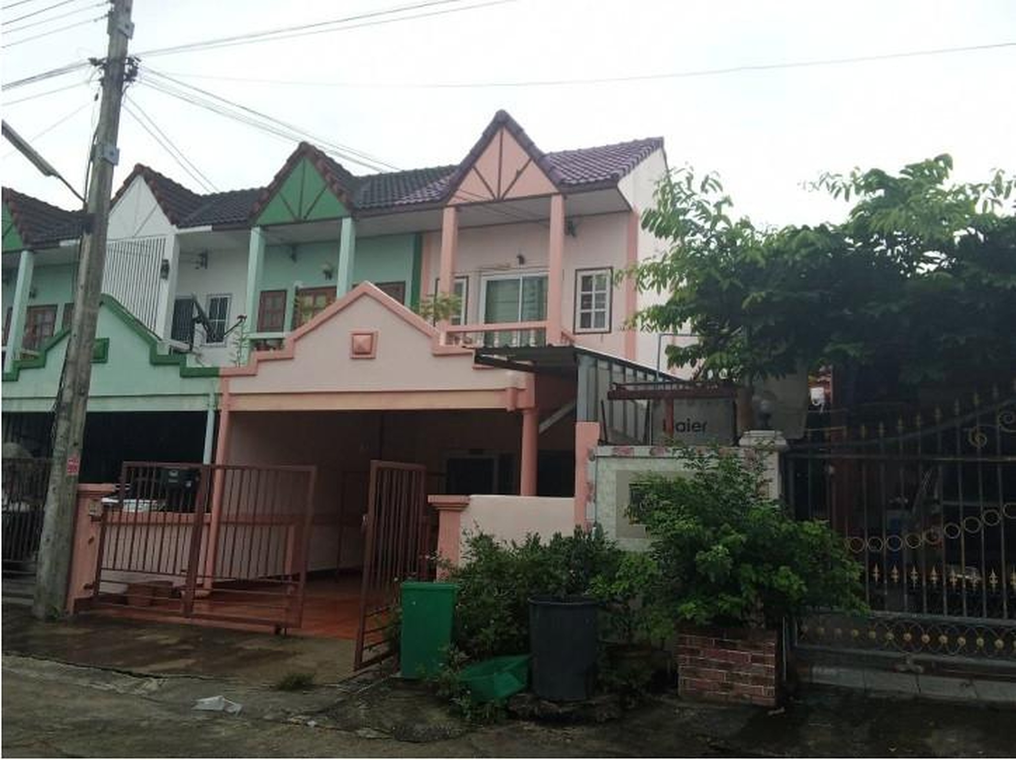 ทรัพย์สถาบันโดย GHB บ้านแฝด ร่มฉัตร 2