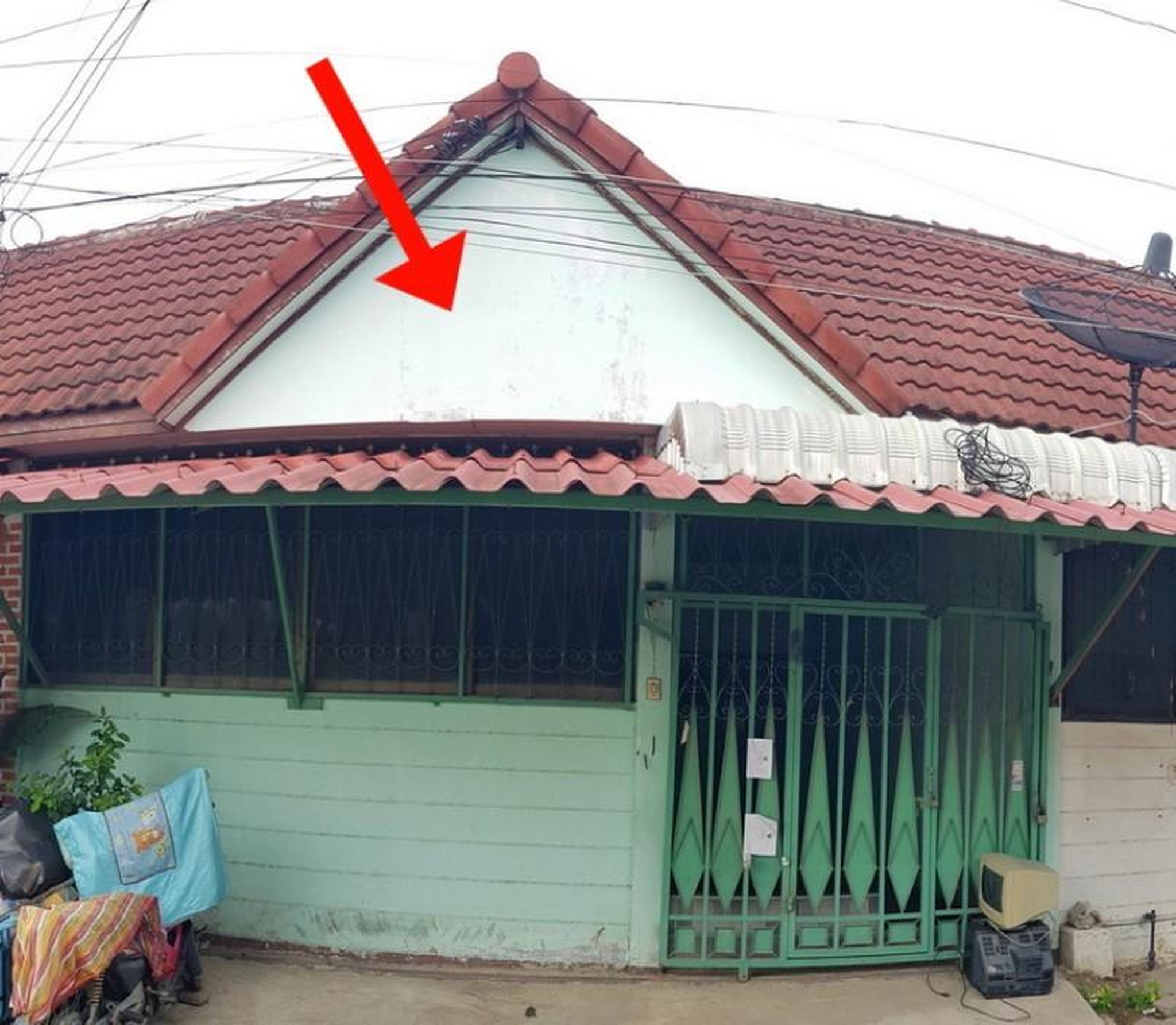 ทรัพย์สถาบันโดย GHB ทาวน์เฮาส์ ถนนเลียบทางรถไฟ