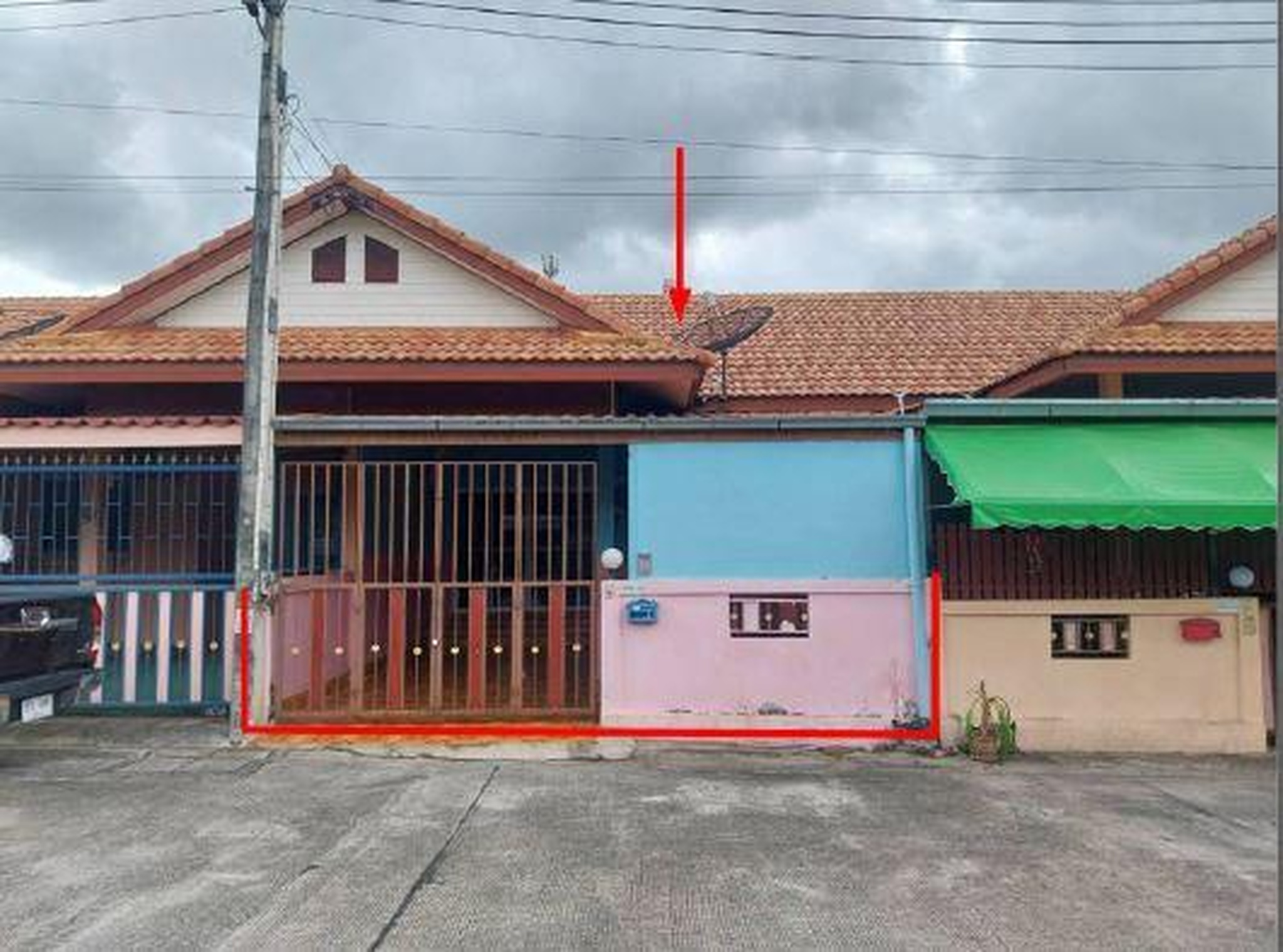 ทรัพย์สถาบันโดย GHB ทาวน์เฮาส์ ซอยแผ่นดินทอง ถนนรย.3013 (ห้วยปราบ-ปล