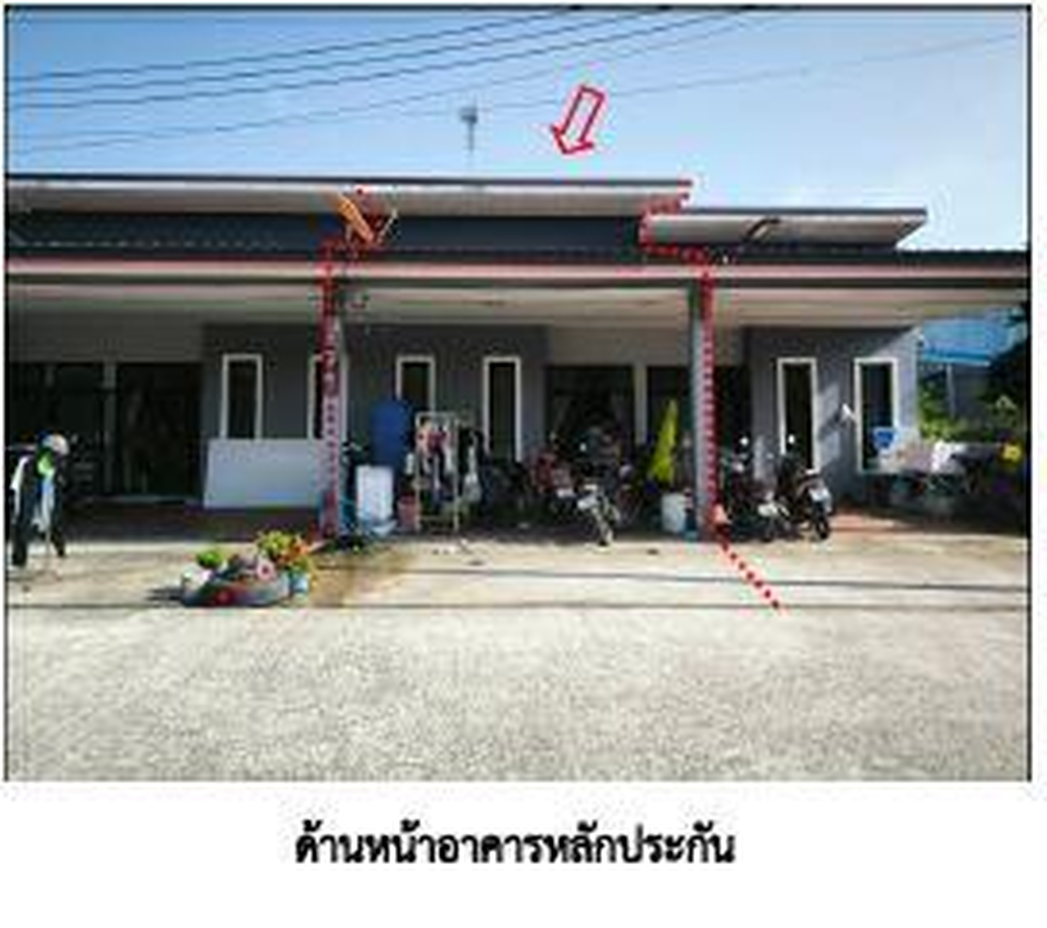 ทรัพย์สถาบันโดย GHB ทาวน์เฮาส์ ถนนสายทางเข้าอำเภอบางกล