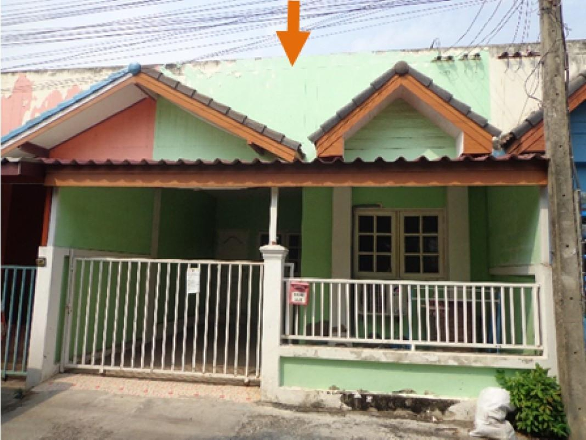 ทรัพย์สถาบันโดย GHB ทาวน์เฮาส์ ม.ป่าสักวิลเลจ