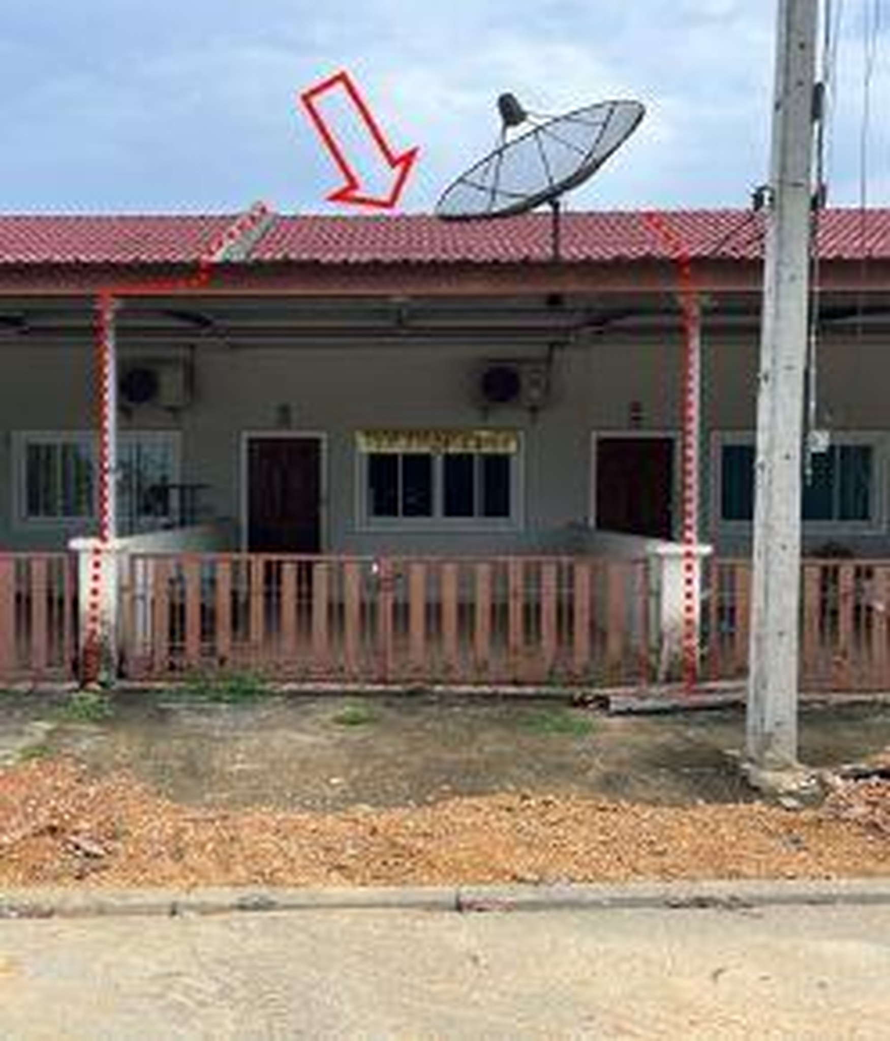 ทรัพย์สถาบันโดย GHB ทาวน์เฮาส์ ซอยถนนศรีประทุม ถนนสายบ้านพรุธานี-กองบิ