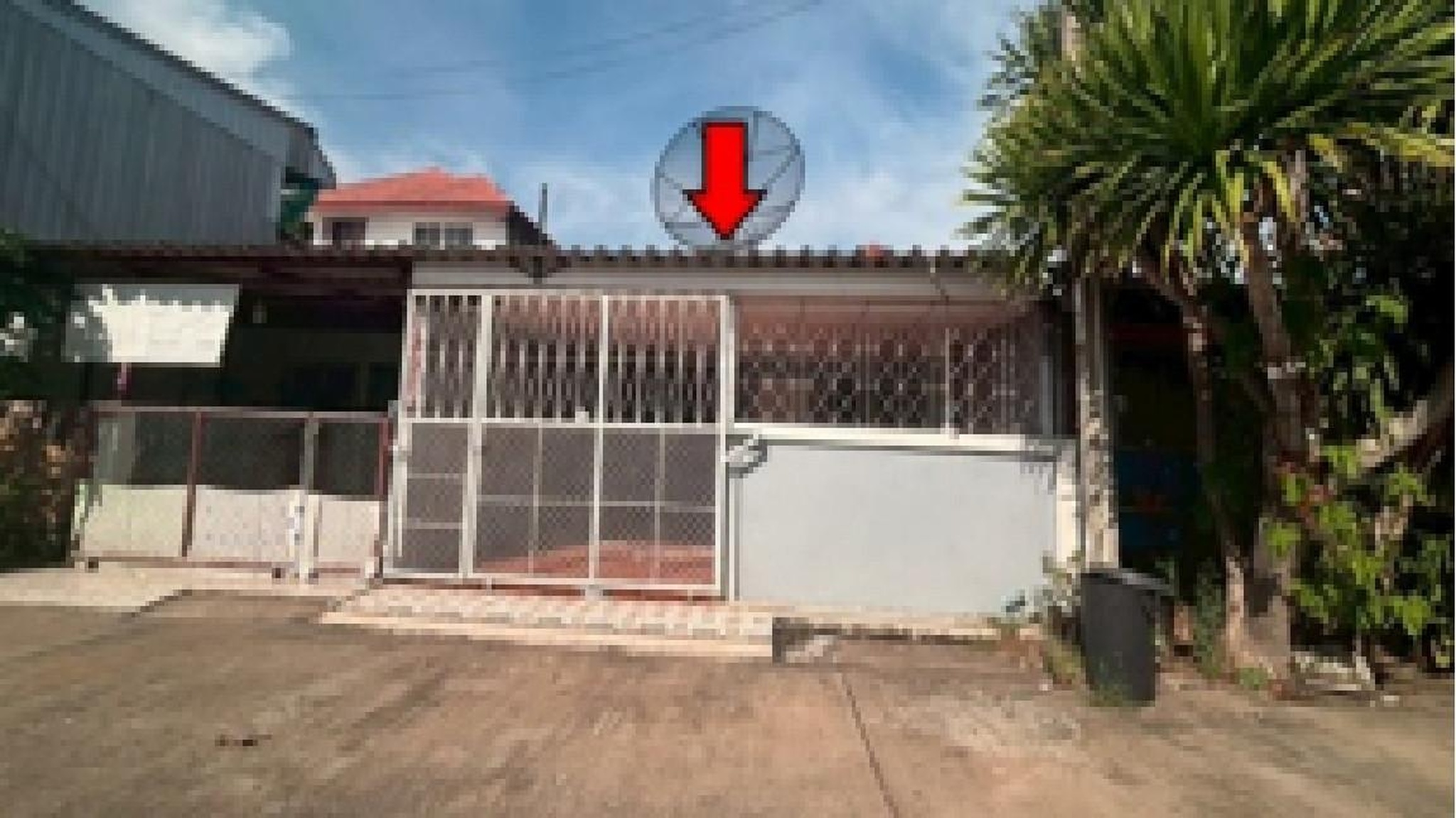 ทรัพย์สถาบันโดย GHB ทาวน์เฮาส์ ซอยหมู่บ้านการเคหะแห่งช ถนนจักรวาล