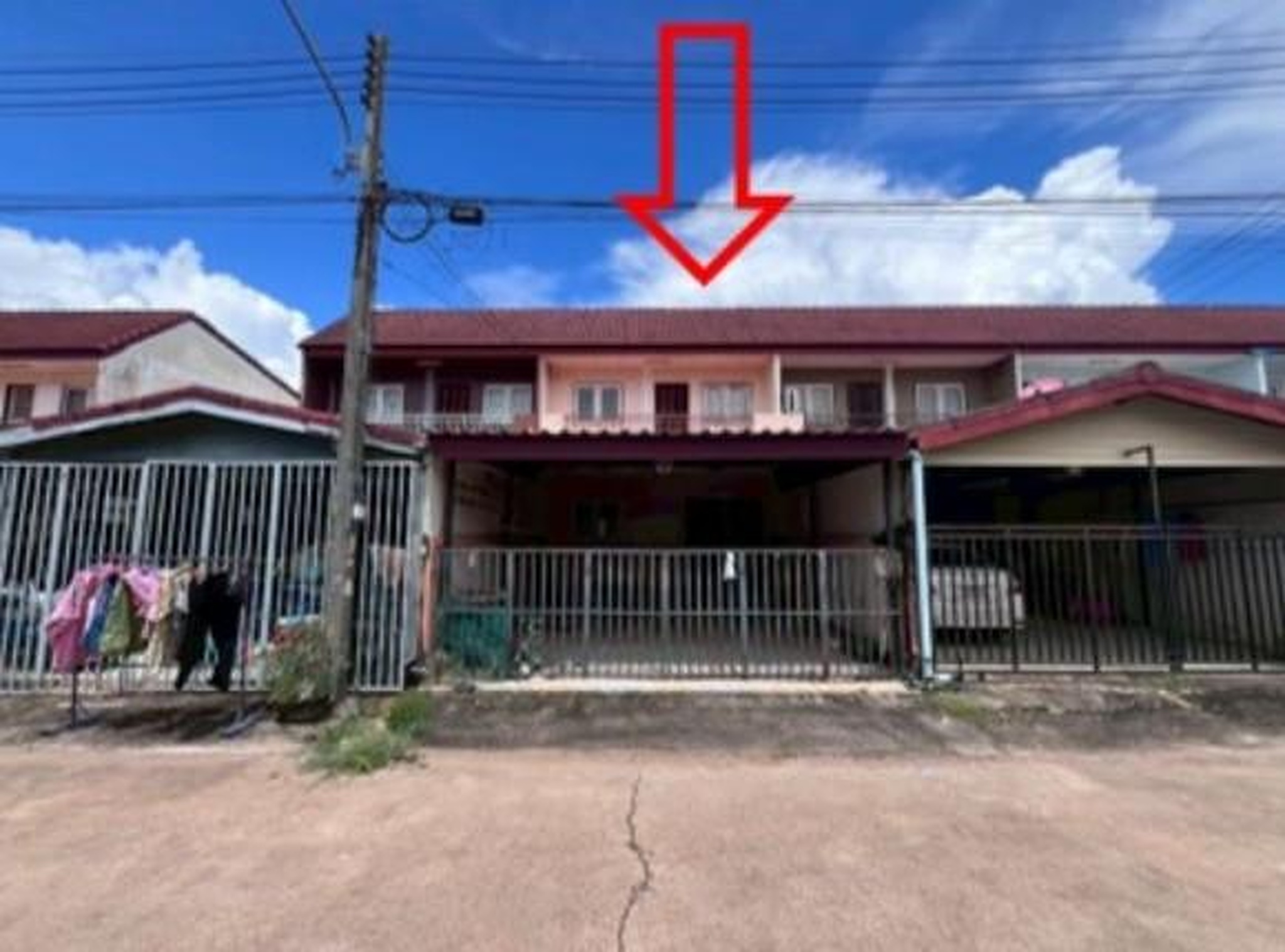 ทรัพย์สถาบันโดย GHB ทาวน์เฮาส์ เอื้ออารีย์