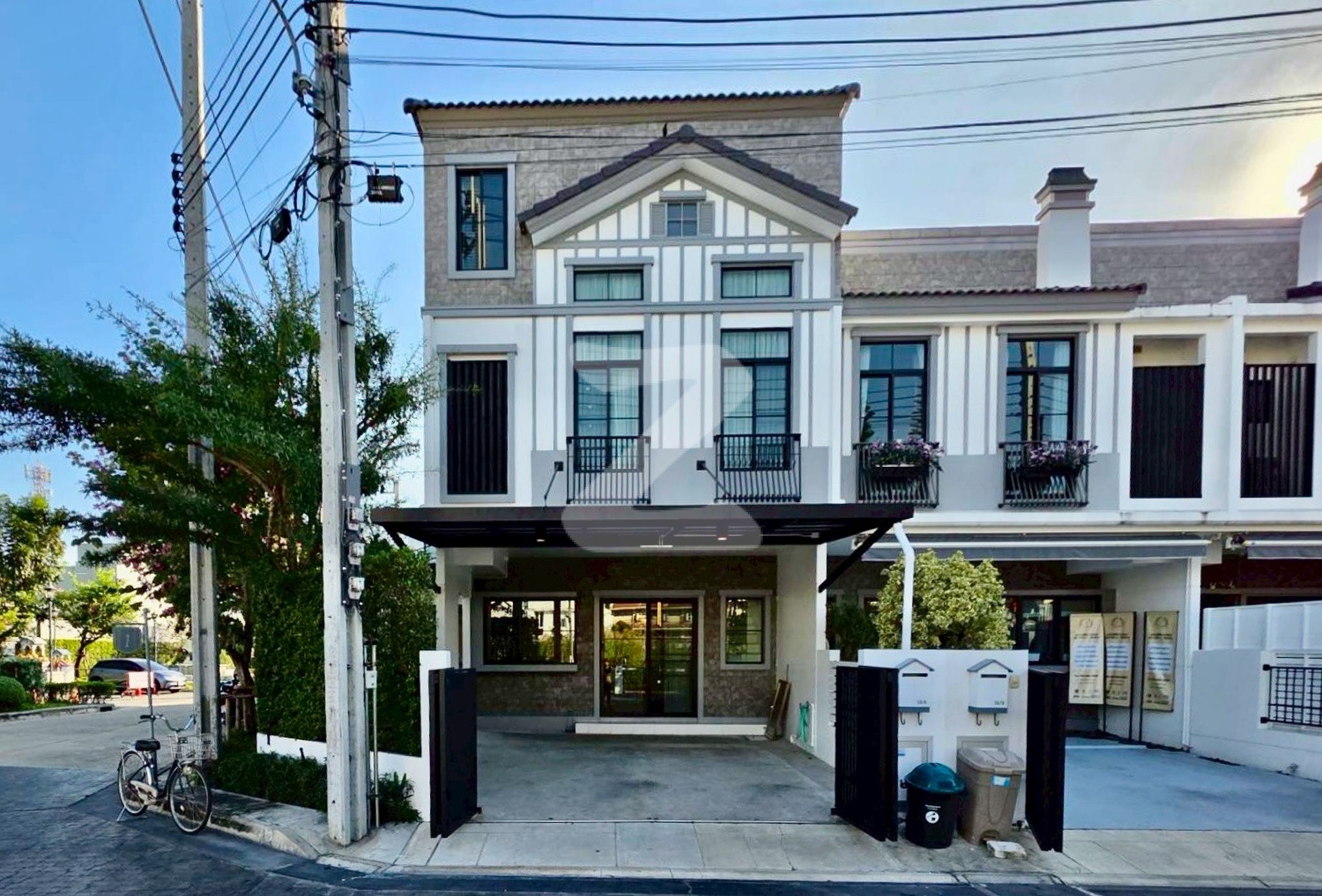 ขออนุญาติแอดมินค่ะ #Ownerpost #ให้เช่า Indy 5 บางนา Km.7 #บ้านใกล้สโมสรแต่งสวยพร้อมอยู่ #ใกล้เมกะบางนา5นาที #บ้านหัวมุมไม่มีบ้านตรงข้าม #4นอน  : เจ้าของให้เช่าเอง (งดรับนายหน้า)