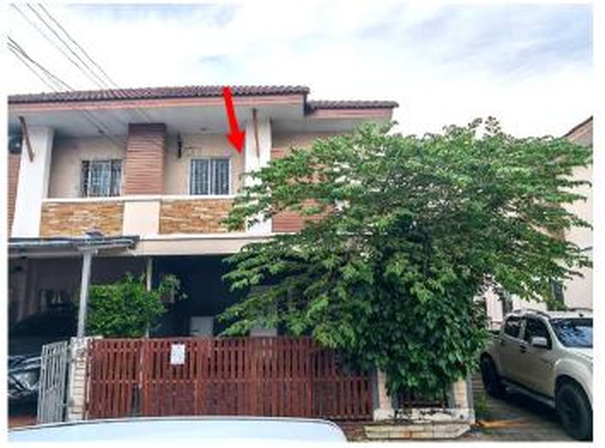 ทรัพย์สถาบันโดย GHB ทาวน์เฮาส์ กานดา เดอะเฟิร์สโฮม