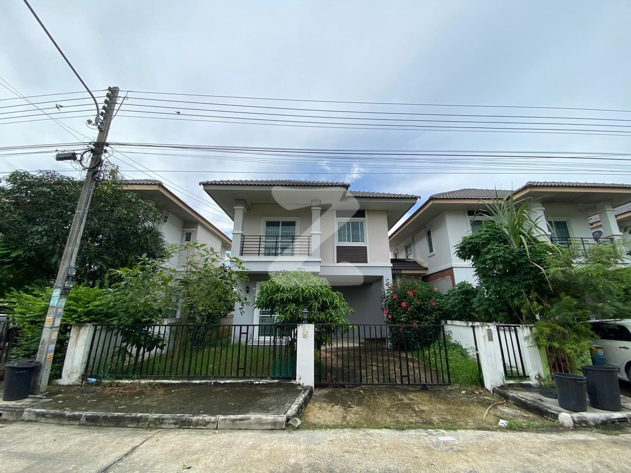 เจ้าของขายเอง  ขายบ้านพร้อมเฟอร์นิเจอร์  แอร์4ตัว หมู่บ้านทรัพย์ธานี ลำลูกกาคลอง7 ลำลูกกา  : เจ้าของให้เช่าเอง (งดรับนายหน้า)