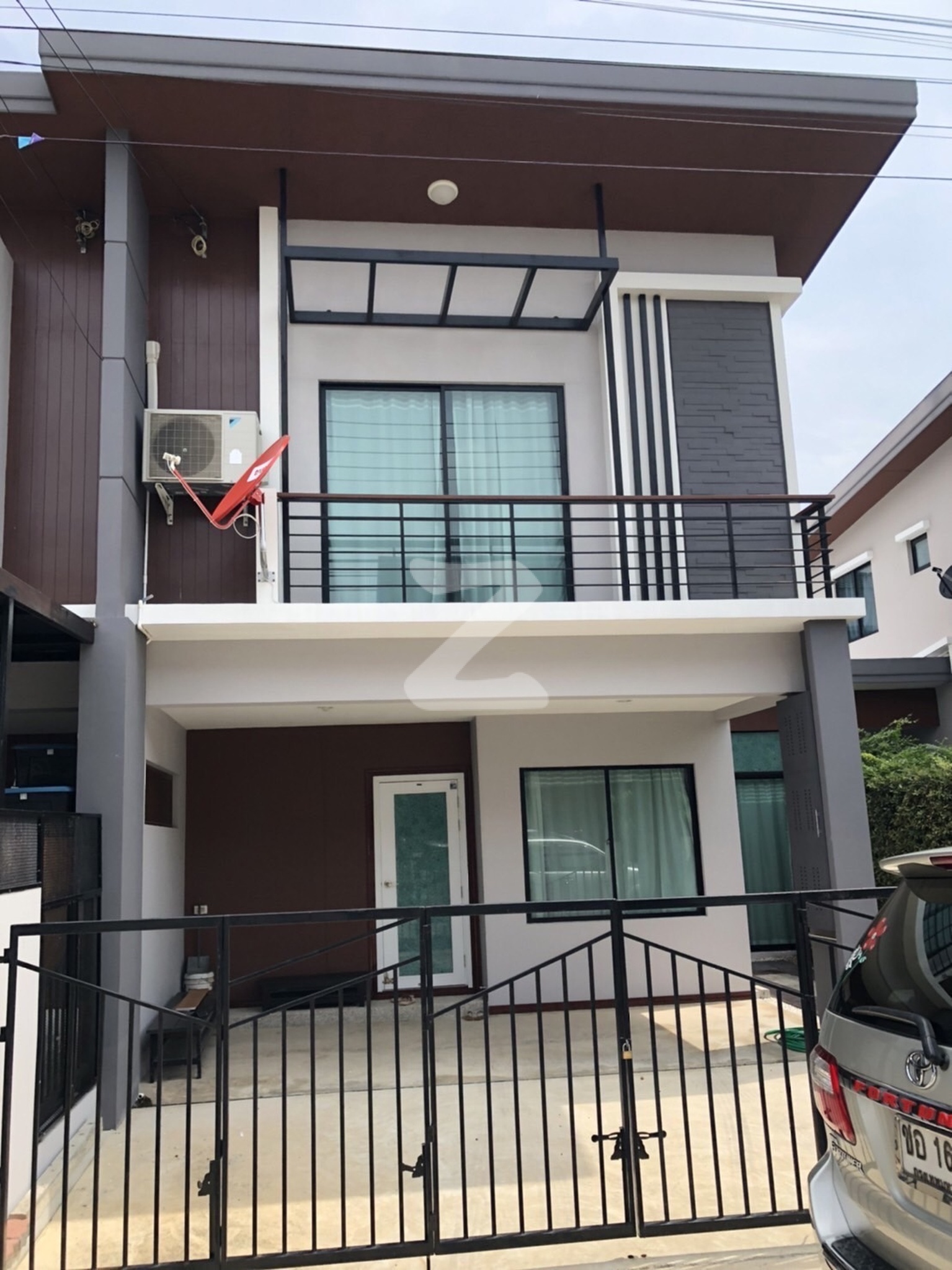 บ้านมือสองพร้อมอยู่ เจ้าของขายเอง บ้านแฝด 2 ชั้น 51 ตรม. มี 3 ห้องนอน 2 ห้องน้ำ                           : เจ้าของขายเอง (งดรับนายหน้า)