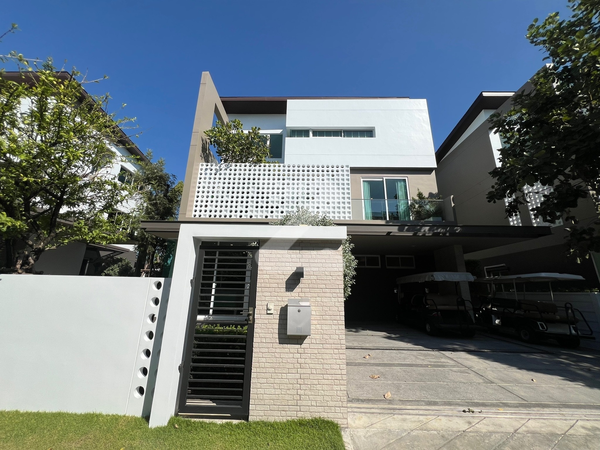 Owner Post Welcome Agent & Full Commission  ขายบ้านตัวอย่าง พื้นที่ใช้สอย 282 ตร.ม. ที่ดิน 62.1 ตร.วา  : เจ้าของขายเอง (งดรับนายหน้า)