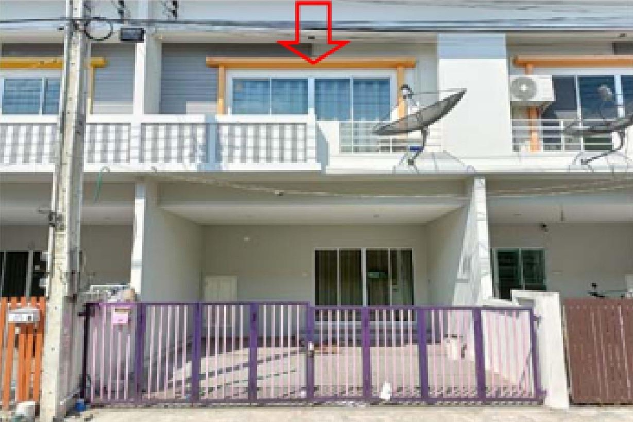 ทรัพย์สถาบันโดย GHB ทาวน์เฮาส์ ฟ้าบุรินทร์
