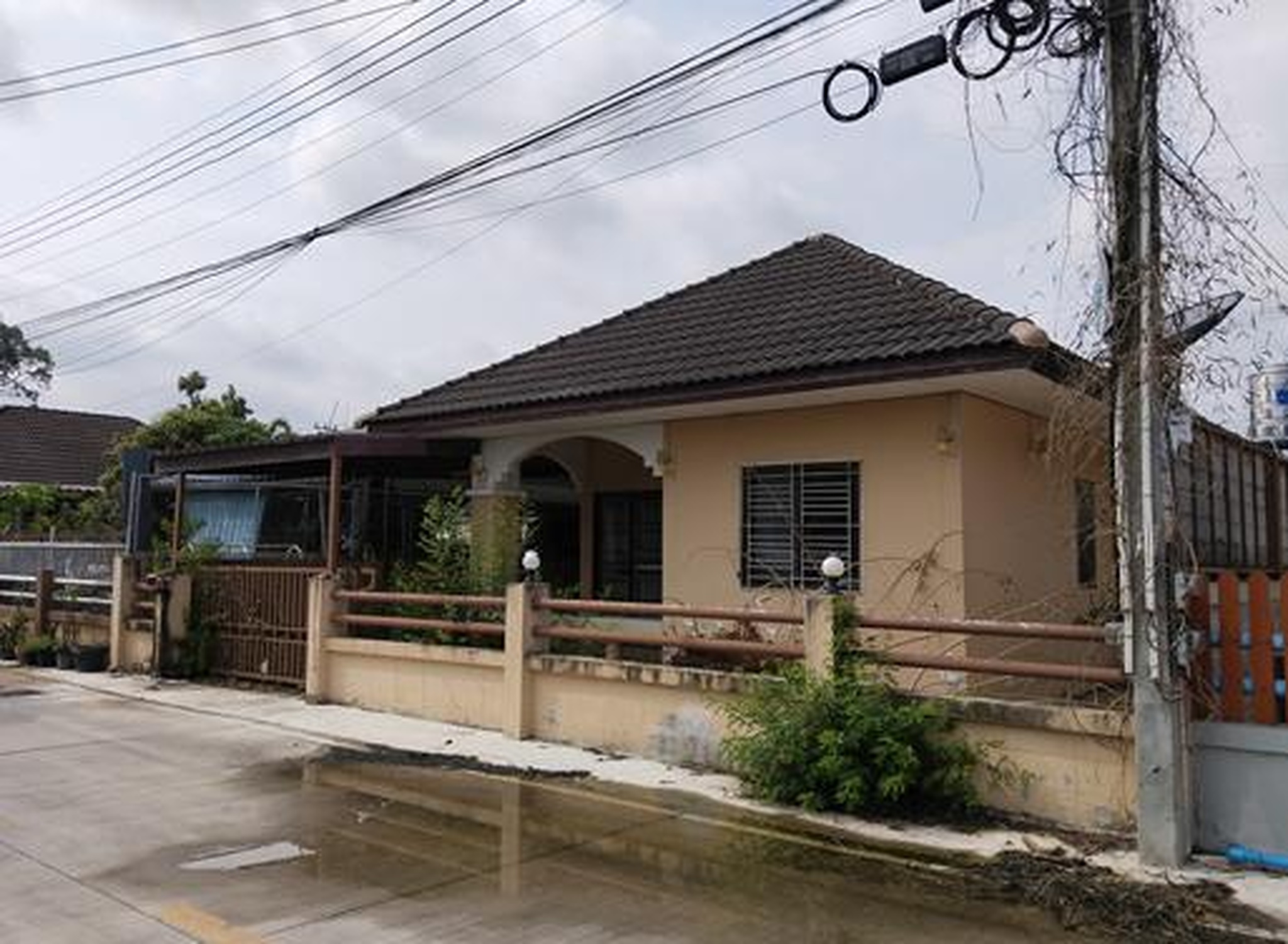 ทรัพย์สถาบันโดย GHB บ้านเดี่ยว สมพงษ์เบย์วิว 6