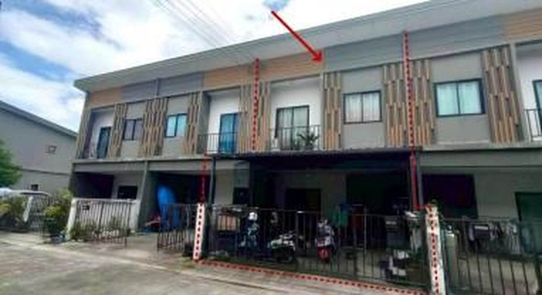ทรัพย์สถาบันโดย GHB ทาวน์เฮาส์ ดิ โม น็อกซ์