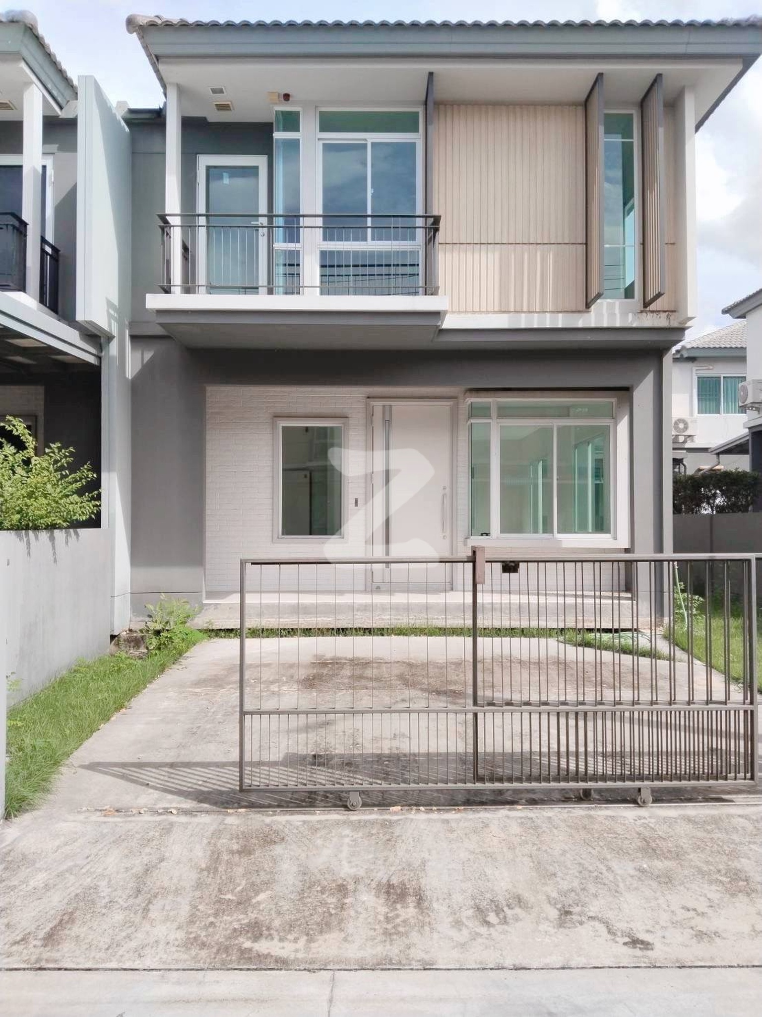 บ้านแฝด โครงการinizio3 ปิ่นเกล้า-วงแหวน(ของland & house) โซนไพรเวท ห่างจากถนนราชพฤกษ์ 5 กิโล ใกล้มหาวิทยาลัยมหิดล ติดหลายตลาดหาของกินได้ง่าย : เจ้าของขายเอง (งดรับนายหน้า)
