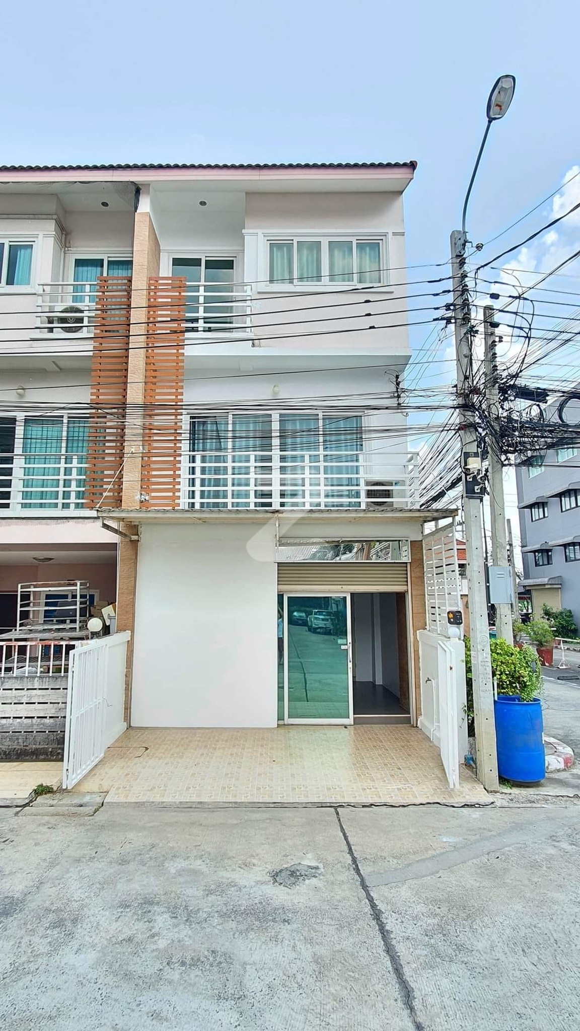 📌 Owner Post   ให้เช่า ม.โฮมอินทาวน์ พหลโยธิน 73 ติดถนนใหญ่ ทาวน์โฮม 3ชั้น 4นอน 4น้ำ 2โถง หลังหัวมุมหน้าโครงการ  : เจ้าของให้เช่าเอง (งดรับนายหน้า)