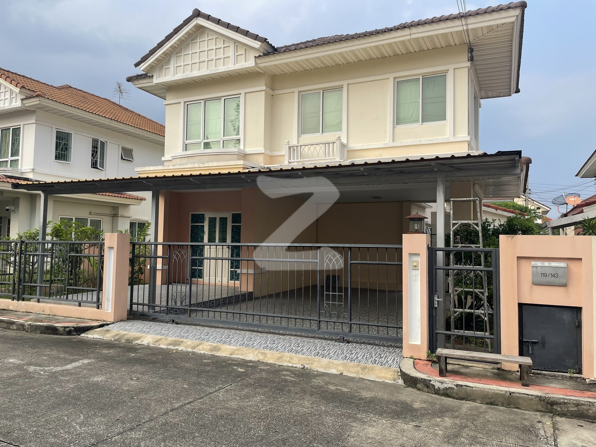 เจ้าของบ้านขายเอง ขายบ้านเดี่ยว เพอร์เฟคเพลส รัตนธิเบศร์ เข้าอยู่ได้เลย การเดินทางสะดวก ทำเลสวยสงบ มีสนามเดินรอบสระน้ำ บรรยากาศสงบ : เจ้าของขายเอง (งดรับนายหน้า)