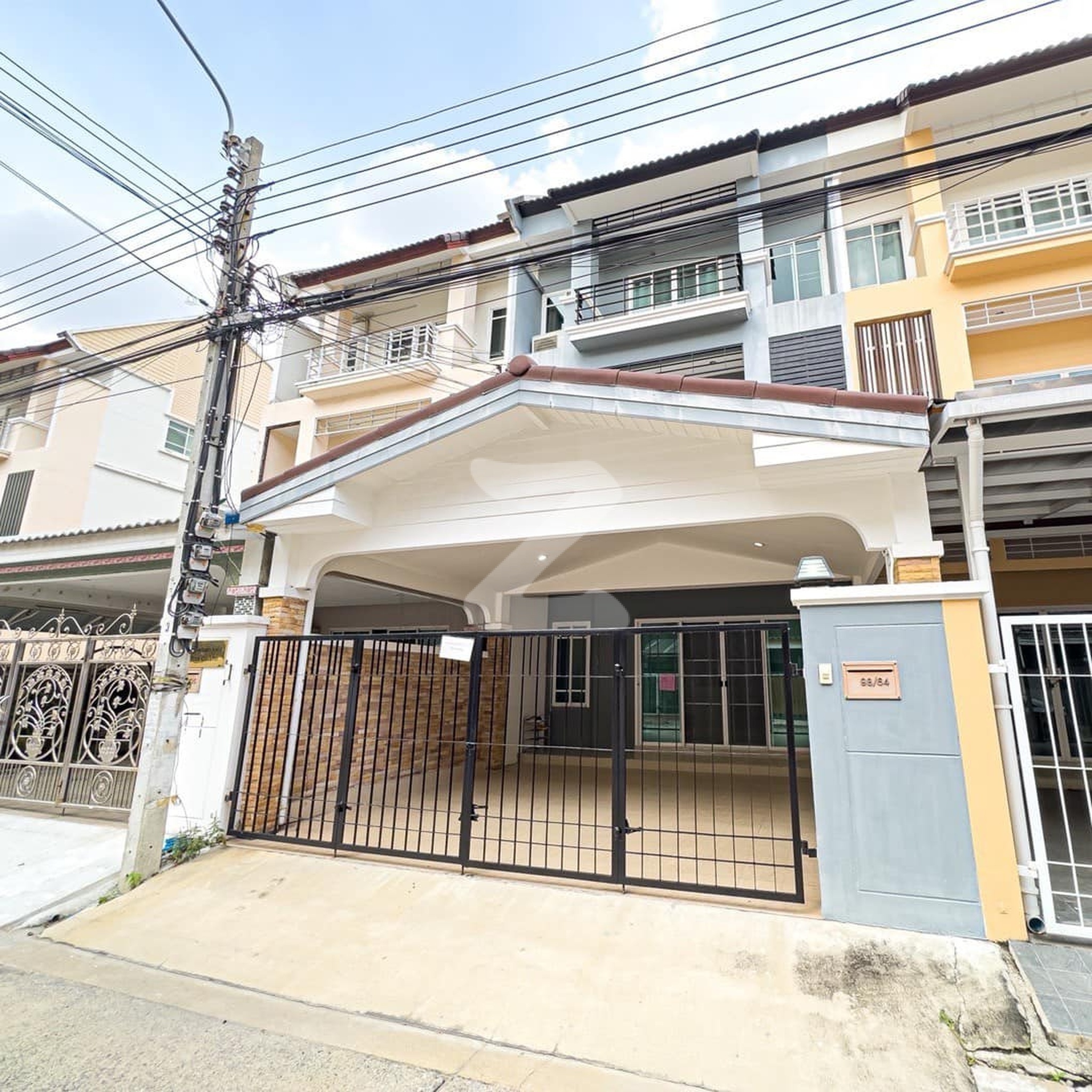 ให้เช่าทาวน์โฮม 3 ชั้น พร้อมอยู่ ติดโลตัสศรีนรินทร์ หมู่บ้านธนาภิรมย์ (ศรีนครินทร์-วงแหวน)  : เจ้าของให้เช่าเอง (งดรับนายหน้า)