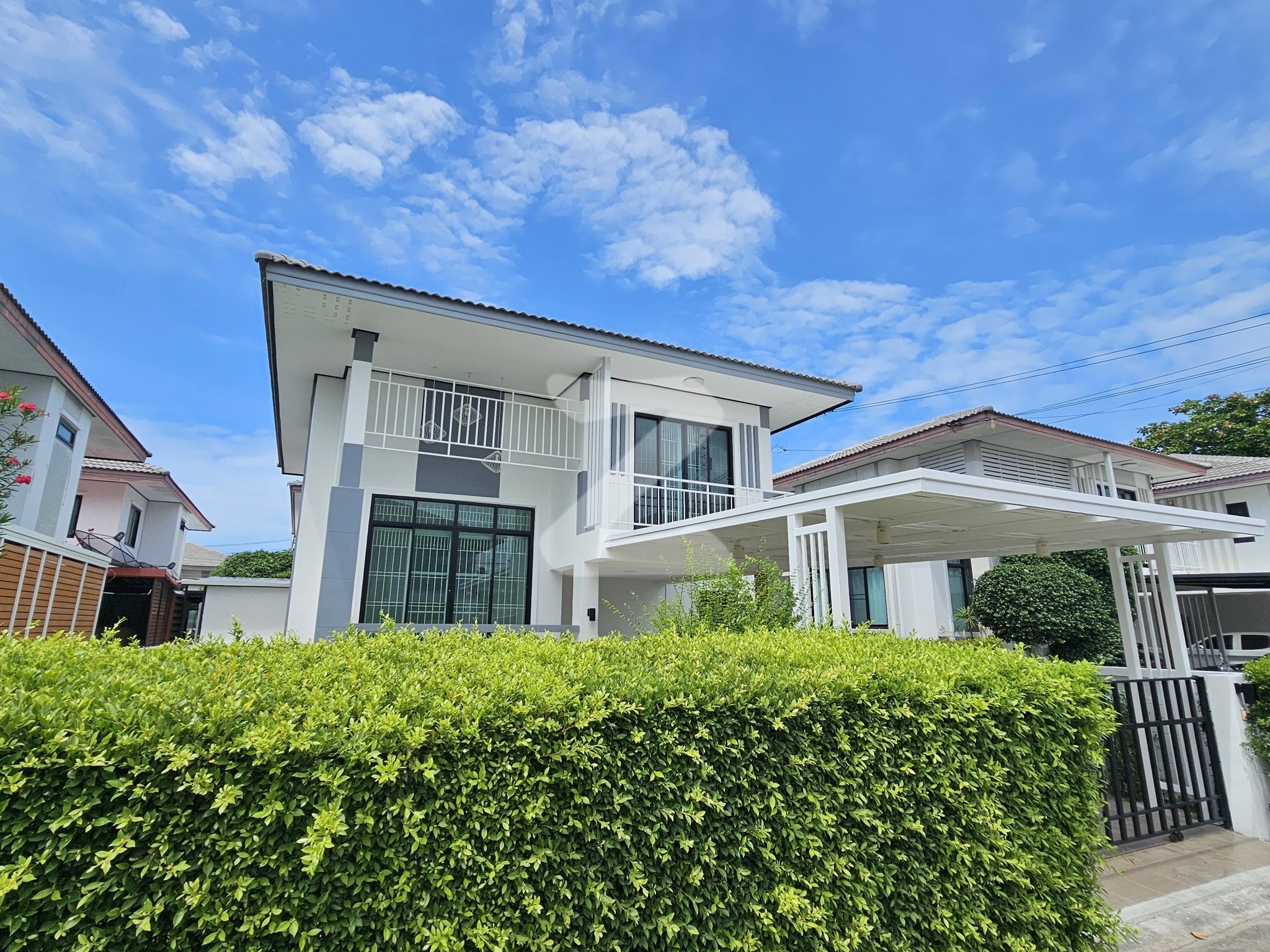 🏡 เจ้าของบ้านโพสต์​ขายเอง  บ้านเดี่ยว 2 ชั้น โถงสูงหรู พร้อมระบบรักษาความปลอดในหมู่บ้าน โซนใกล้วัดโขดหิน  เมืองระยอง #หมู่บ้านวนาริน  : เจ้าของขายเอง (งดรับนายหน้า)