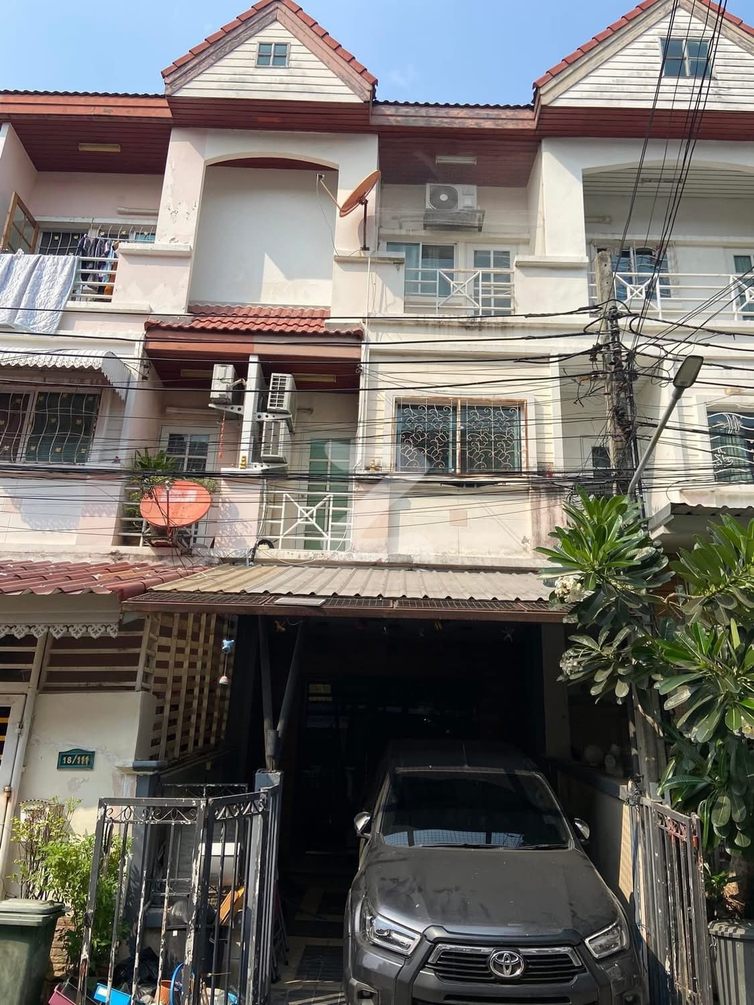 ขาย หมู่บ้าน ปริญลักษณ์ แจ่มจันทร์ เลียบด่วน-รามอินทรา   ทาวน์โอม 3 ชั้น                   : เจ้าของขายเอง (งดรับนายหน้า)