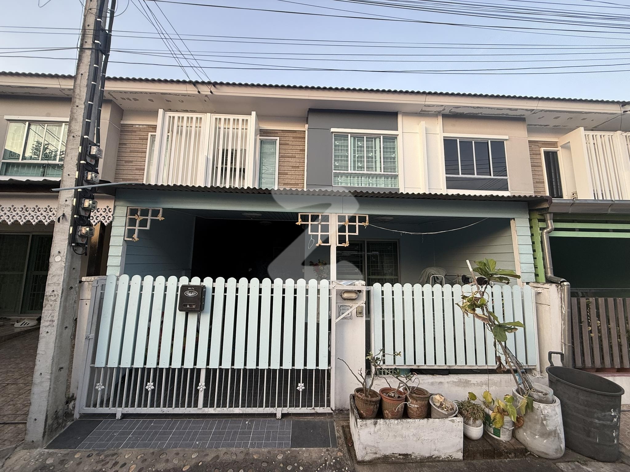 🏡หมู่บ้านพฤกษาวิลล์ 72 นครอินทร์ - พระเงิน บ้านเลขที่199/9 ทำเลดี เข้าออกได้หลายเส้นทางทั้งซอยวัดพระเงิน ซอยวัดส้มเกลี้ยง ใกล้ถนนกาญจนาภิเษก : เจ้าของให้เช่าเอง (งดรับนายหน้า)