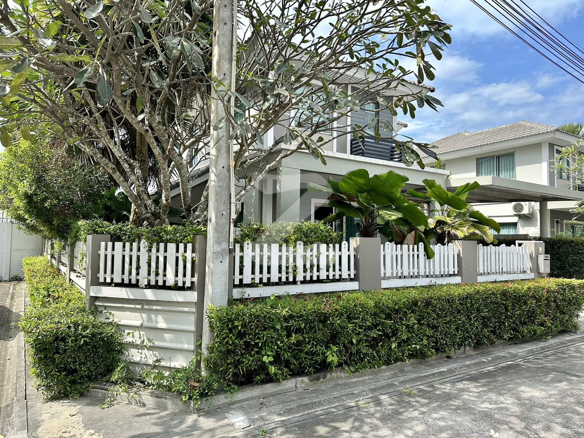 🏡 ขายบ้านพร้อมเฟอร์นิเจอร์และเครื่องใช้ไฟฟ้า หิ้วกระเป๋าเข้าอยู่ได้เลย!! บ้านสวยมากกก ขายขาดทุน ราคาดีสุดในโครงการ‼️       : เจ้าของขายเอง (งดรับนายหน้า)