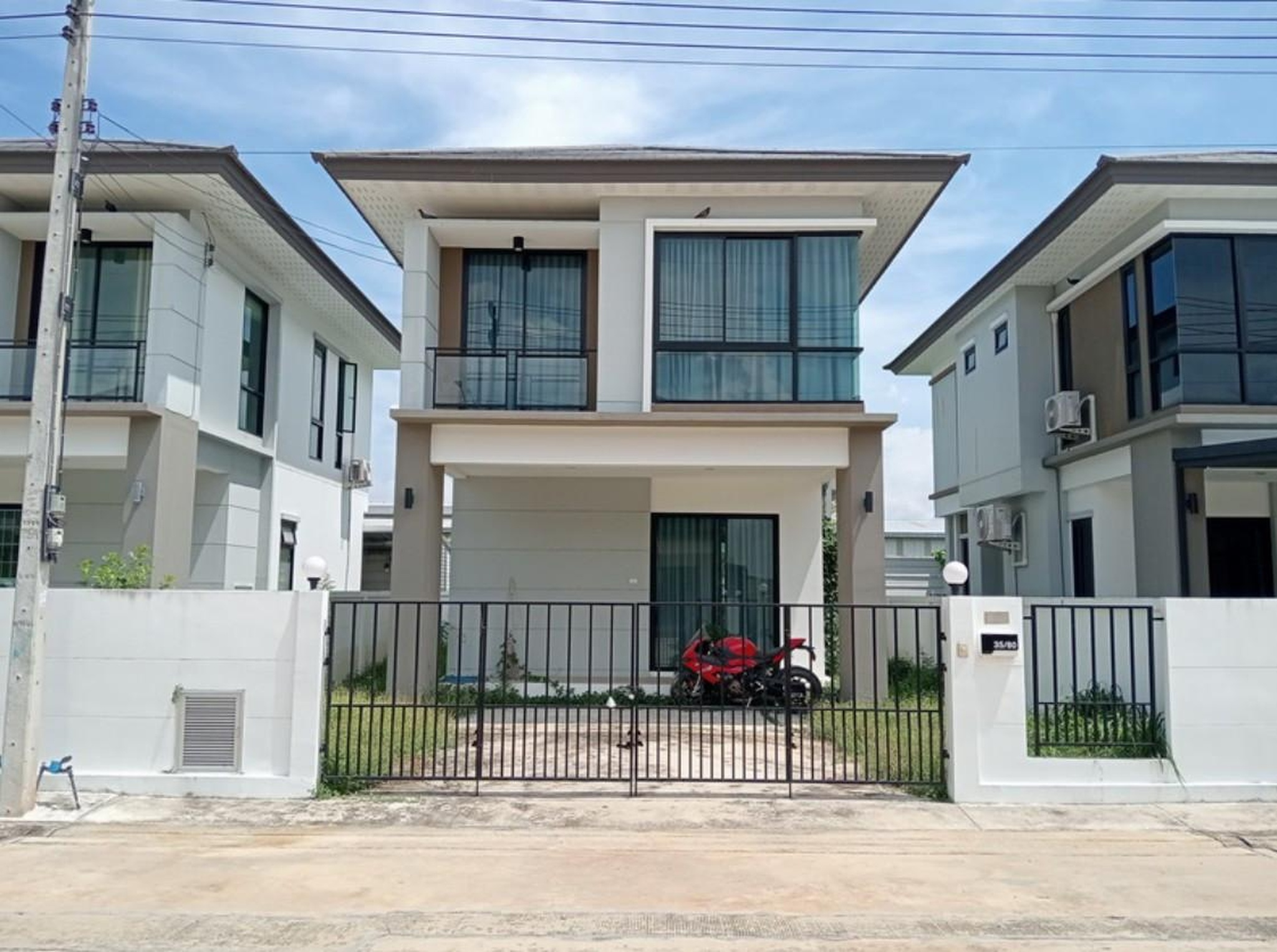 ทรัพย์สถาบันโดย GHB บ้านแฝด สุชารี พลัส ลำลูกกาคลอง 7 (Sucharee Plus Lamlukka Klong 7)