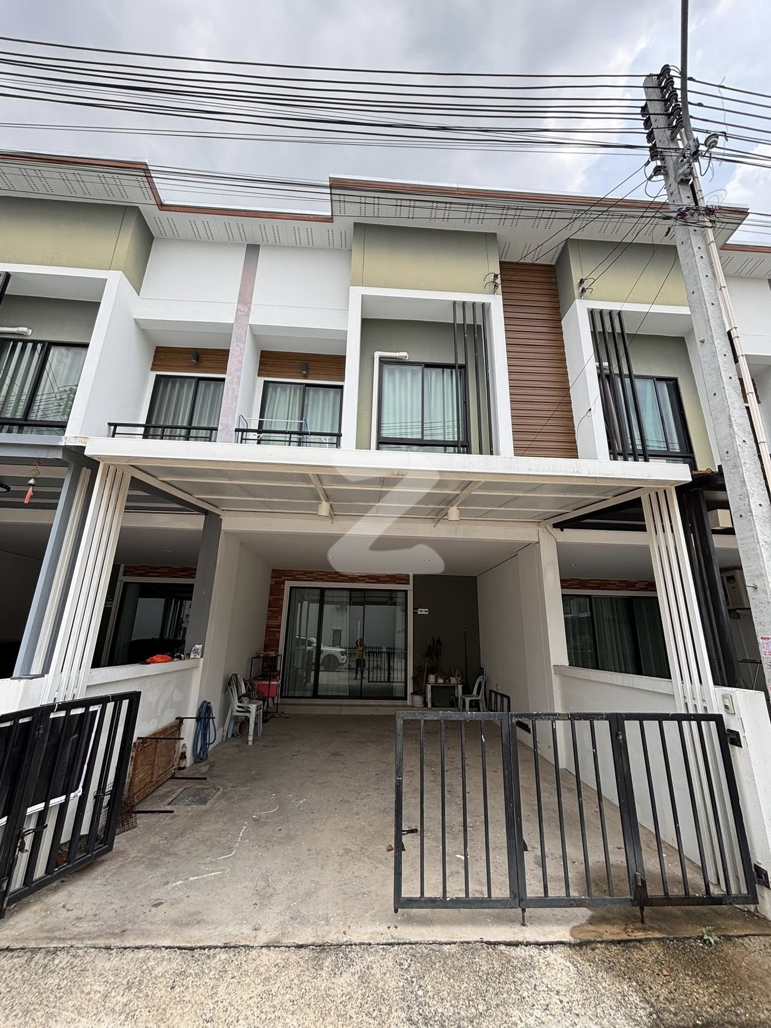 📌📣🎖️1.99 ล้าน💸💸💸 พร้อมเฟอร์นิเจอร์🛋️ 🏘️🏡🏠ทาวน์โฮม 3ห้องนอน🛏️ 3ห้องน้ำ🛗 อรินสิริ คันทรี ฮิลล์ ทาว์โฮม เฟสใหม่บ้านสวยๆ  : เจ้าของขายเอง (งดรับนายหน้า)