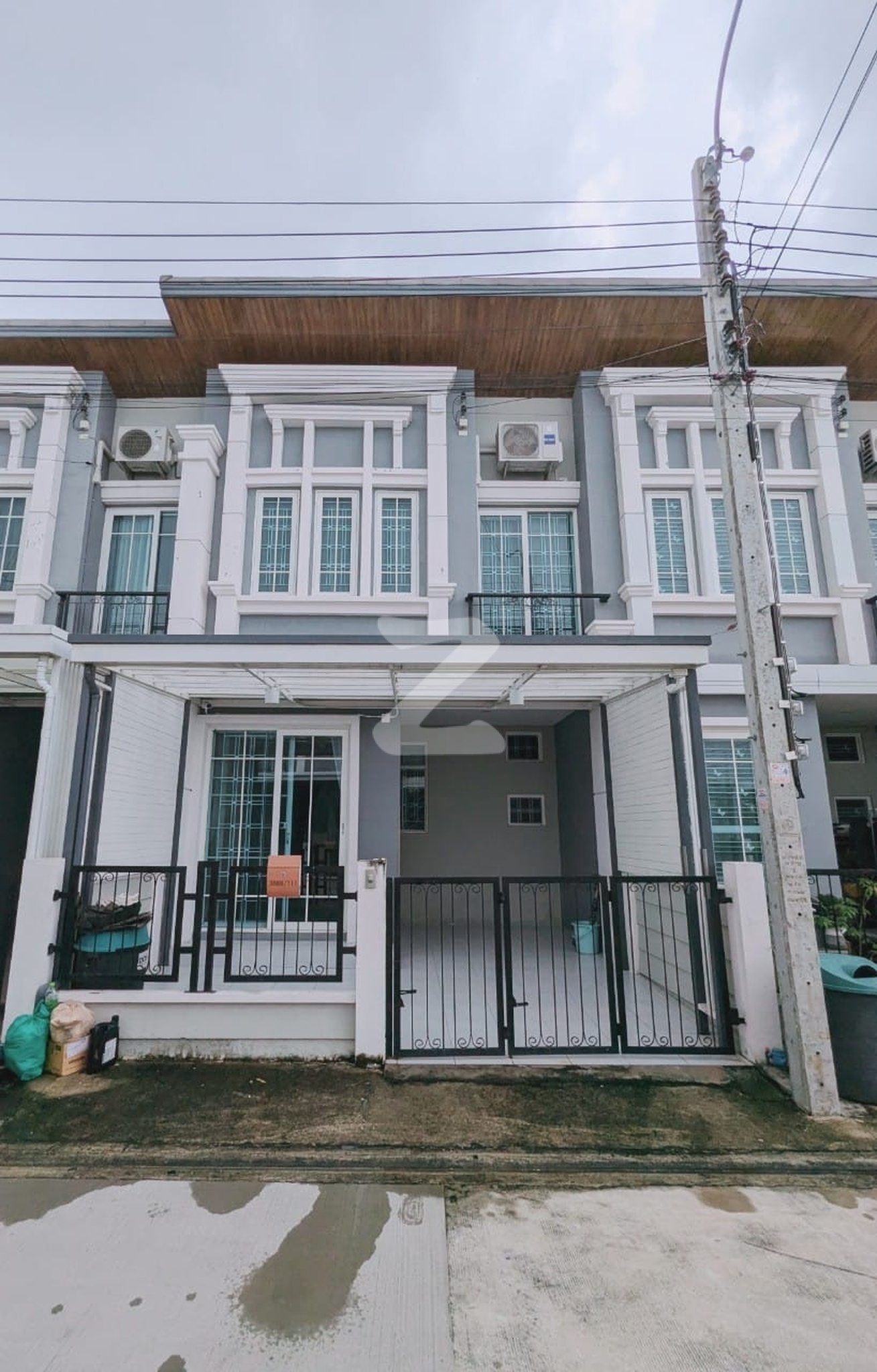 ขายบ้านทาวน์โฮม หมู่บ้านโกลเด้นนีโอ สุขุมวิท-ลาซาล ซอยสุขุมวิท 113 บ้านทาวน์โฮม 2 ชั้น : เจ้าของขายเอง (งดรับนายหน้า)