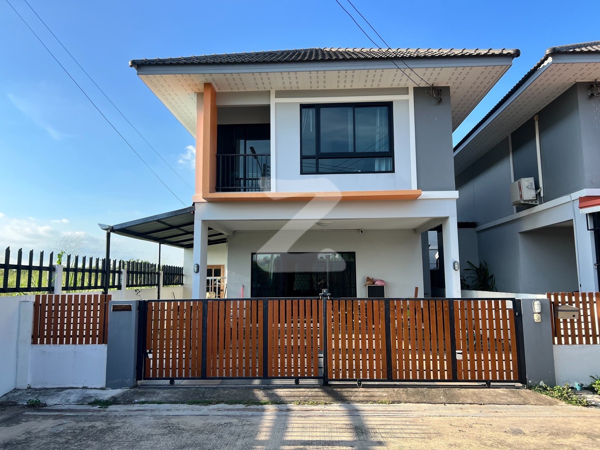 🏡 ขาย/ให้เช่าบ้านแฝด (เหมือนบ้ายเดี่ยว ติดแค่คานห้องน้ำ) 2 ชั้น (หลังริม) *เจ้าของขายเอง*  หมู่บ้านมณีรินทร์ โมเดิร์นโฮม บ่อวิน (ศรีราชา บ่อวิน) : เจ้าของขายเอง (งดรับนายหน้า)