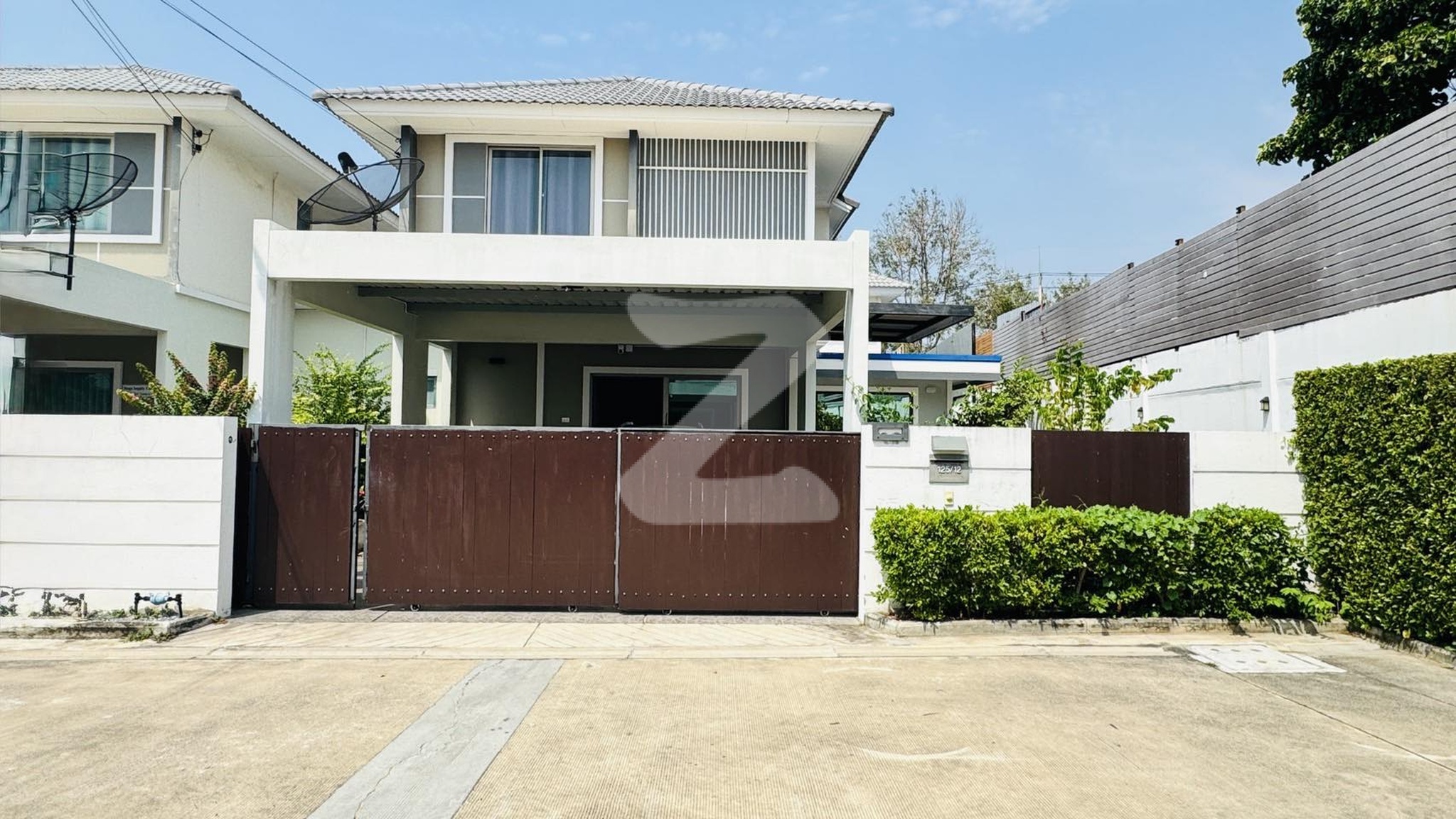 ขายด่วน เจ้าของขายเอง บ้านหลังมุม พื้นที่กว้าง ลดราคาเหลือ 3.59 ใกล้ท่าเรือแหลมฉบัง 15 นาที ห่างสุขุมวิท 700 เมตร ทำเลดี เฟอร์นิเจอร์ครบ : เจ้าของขายเอง (งดรับนายหน้า)