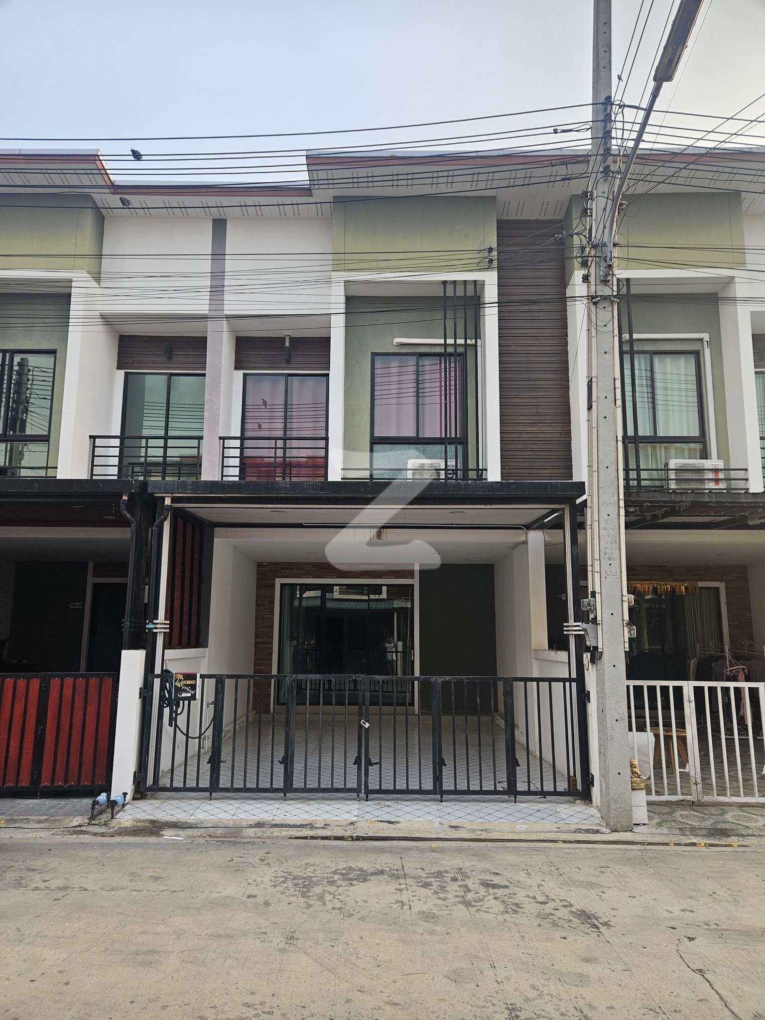 ข า ย...    ขายบ้านในโครงการหมู่บ้าน อรินสิริ คันทรี่ฮิลล์                          : เจ้าของขายเอง (งดรับนายหน้า)