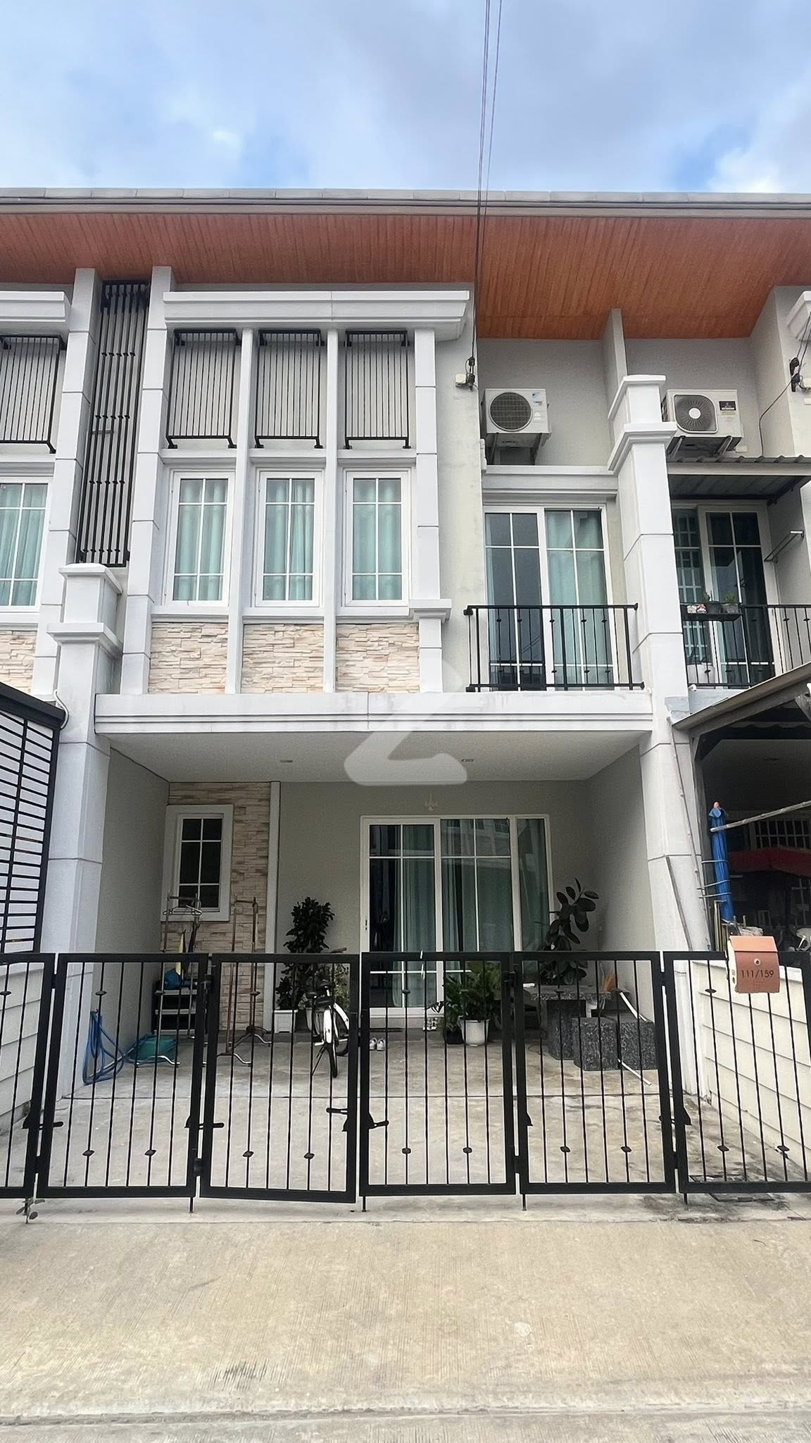 📌 ขายทาวน์โฮม 2 ชั้น หมู่บ้านโกลเด้น ทาวน์ พหลโยธิน-สะพานใหม่ ซอยพหลโยธิน 54/1 แยก 4 ถนนพหลโยธิน พื้นที่ : 19 ตารางวา  : เจ้าของขายเอง (งดรับนายหน้า)