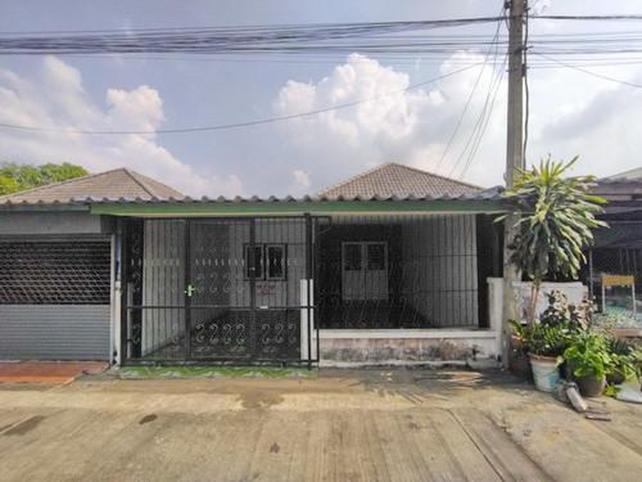 ทรัพย์สถาบันโดย GHB ทาวน์เฮาส์ อุบลชาติกรีนวิลล์
